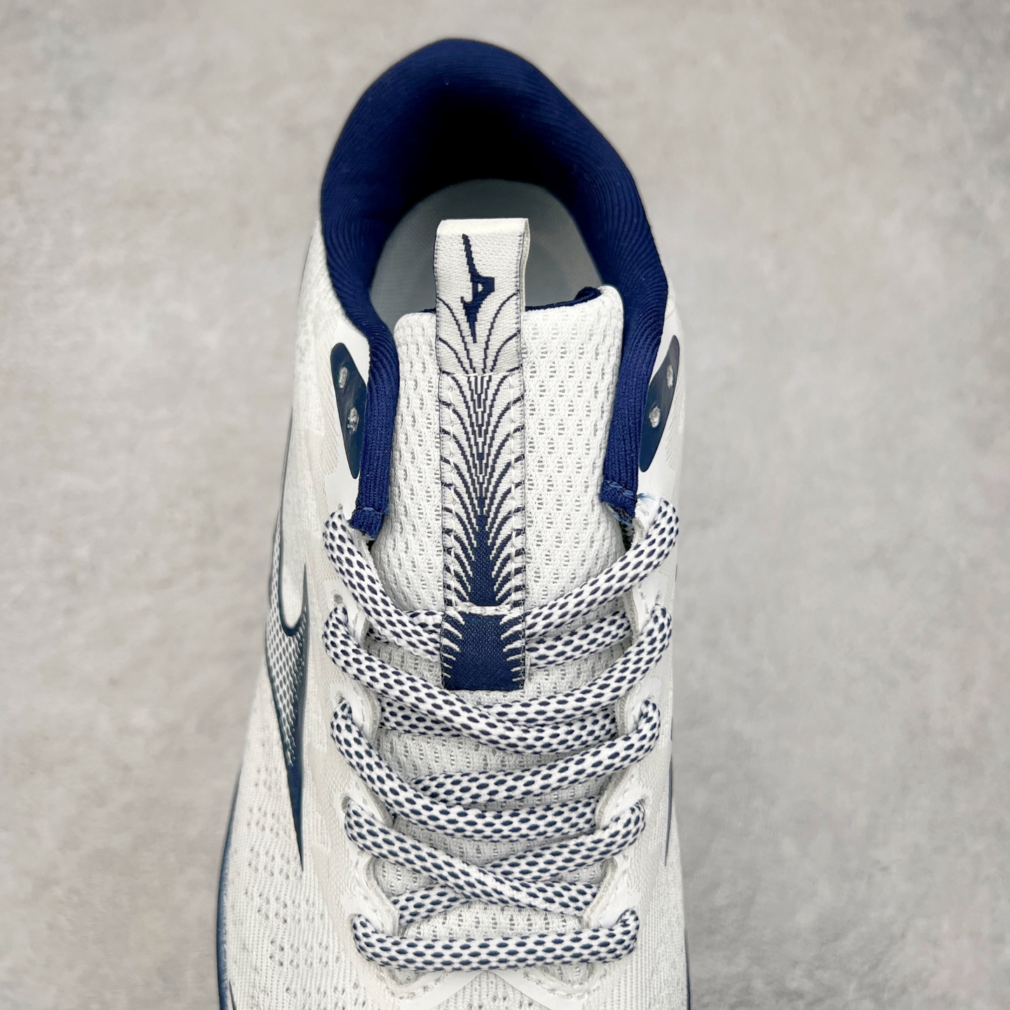 图片[5]-Mizuno Speed 2K 美津浓复古厚底织物合成革防滑耐磨透气低帮休闲跑步鞋 美津浓（Mizuno）是日本美津浓株式会社于1906年创立的运动品牌，经过一个多世纪的不断努力现已成为世界著名的运动器具、服装和鞋类生产商。美津浓力求服务于各类运动项目，并竭力使运动生活更加愉快和振奋。产品种类齐全，覆盖几乎全部主要运动项目，达到30万多个品类。尺码：36 36.5 37.5 38 38.5 39 40 40.5 41 42 42.5 43 44 44.5 45-选品中心