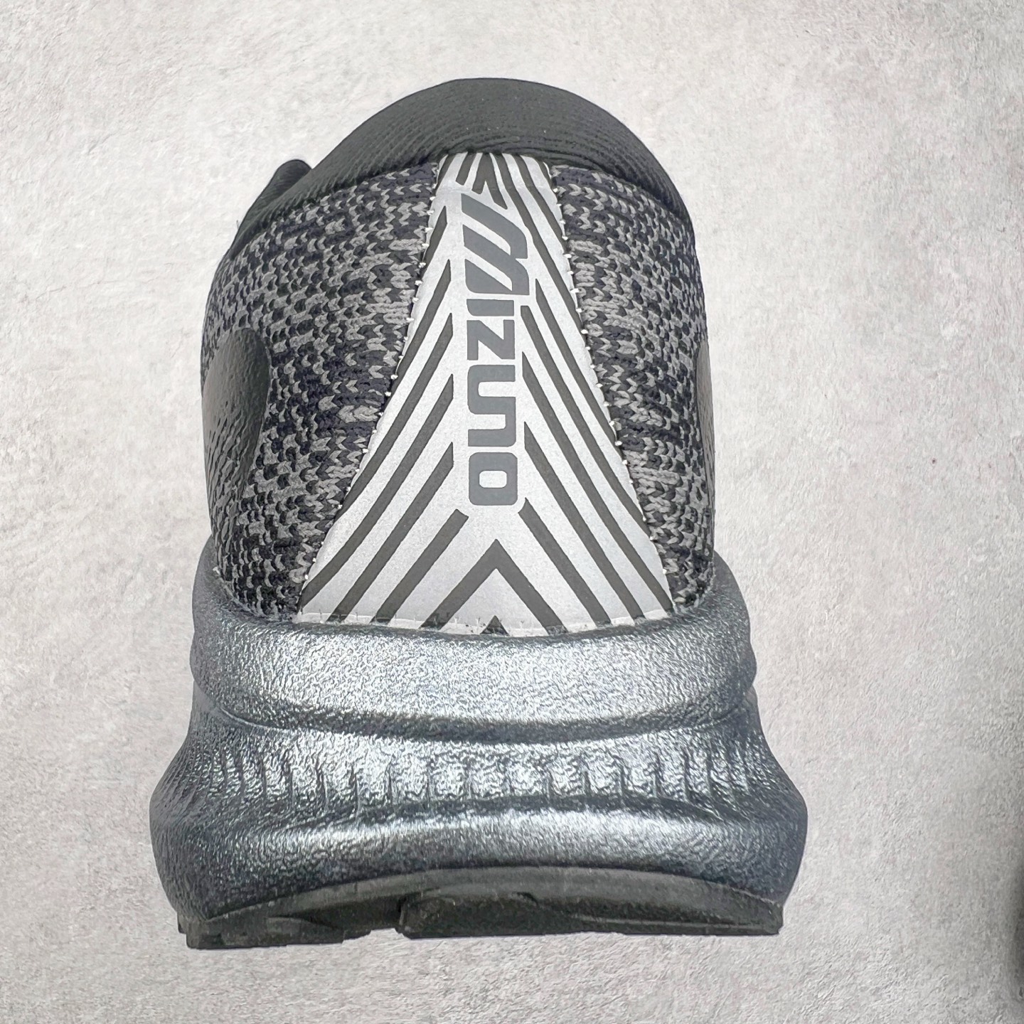 图片[8]-Mizuno Speed 2K 美津浓复古厚底织物合成革防滑耐磨透气低帮休闲跑步鞋 美津浓（Mizuno）是日本美津浓株式会社于1906年创立的运动品牌，经过一个多世纪的不断努力现已成为世界著名的运动器具、服装和鞋类生产商。美津浓力求服务于各类运动项目，并竭力使运动生活更加愉快和振奋。产品种类齐全，覆盖几乎全部主要运动项目，达到30万多个品类。尺码：36 36.5 37.5 38 38.5 39 40 40.5 41 42 42.5 43 44 44.5 45-选品中心