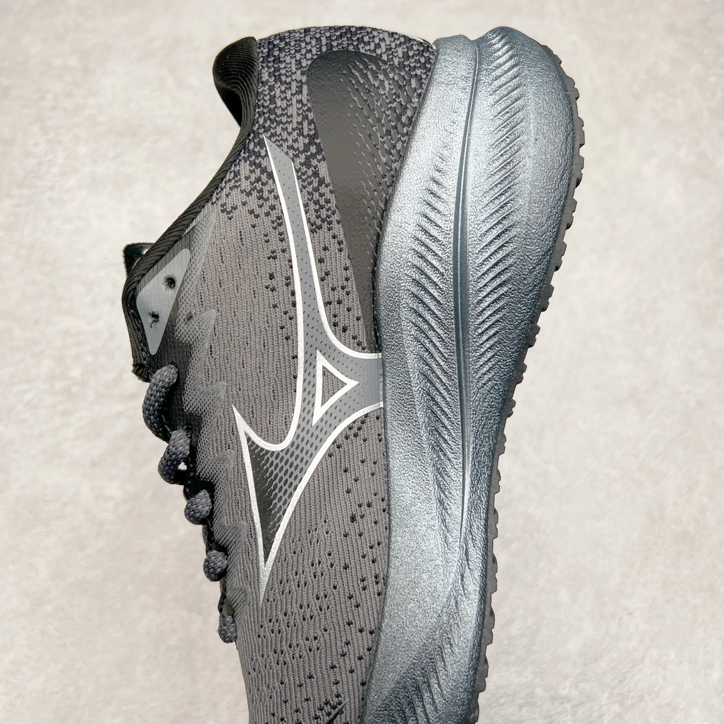 图片[7]-Mizuno Speed 2K 美津浓复古厚底织物合成革防滑耐磨透气低帮休闲跑步鞋 美津浓（Mizuno）是日本美津浓株式会社于1906年创立的运动品牌，经过一个多世纪的不断努力现已成为世界著名的运动器具、服装和鞋类生产商。美津浓力求服务于各类运动项目，并竭力使运动生活更加愉快和振奋。产品种类齐全，覆盖几乎全部主要运动项目，达到30万多个品类。尺码：36 36.5 37.5 38 38.5 39 40 40.5 41 42 42.5 43 44 44.5 45-选品中心