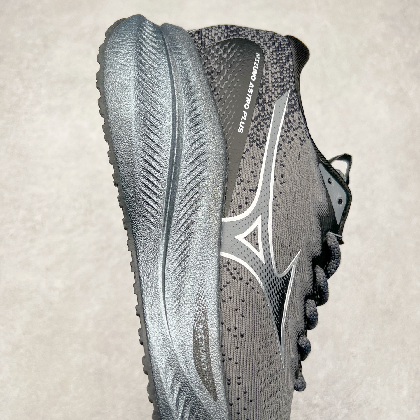 图片[6]-Mizuno Speed 2K 美津浓复古厚底织物合成革防滑耐磨透气低帮休闲跑步鞋 美津浓（Mizuno）是日本美津浓株式会社于1906年创立的运动品牌，经过一个多世纪的不断努力现已成为世界著名的运动器具、服装和鞋类生产商。美津浓力求服务于各类运动项目，并竭力使运动生活更加愉快和振奋。产品种类齐全，覆盖几乎全部主要运动项目，达到30万多个品类。尺码：36 36.5 37.5 38 38.5 39 40 40.5 41 42 42.5 43 44 44.5 45-选品中心