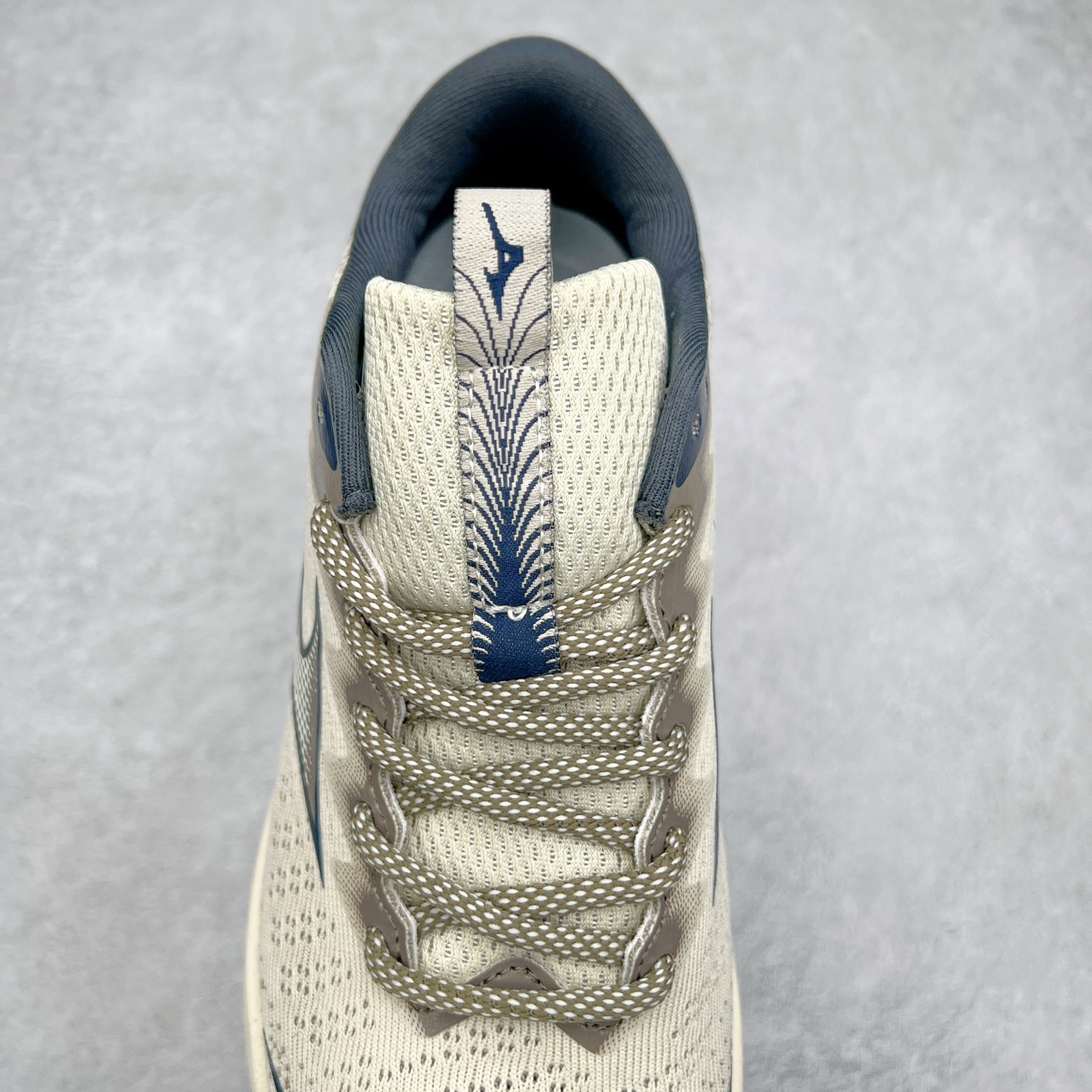 图片[5]-Mizuno Speed 2K 美津浓复古厚底织物合成革防滑耐磨透气低帮休闲跑步鞋 美津浓（Mizuno）是日本美津浓株式会社于1906年创立的运动品牌，经过一个多世纪的不断努力现已成为世界著名的运动器具、服装和鞋类生产商。美津浓力求服务于各类运动项目，并竭力使运动生活更加愉快和振奋。产品种类齐全，覆盖几乎全部主要运动项目，达到30万多个品类。尺码：36 36.5 37.5 38 38.5 39 40 40.5 41 42 42.5 43 44 44.5 45-选品中心