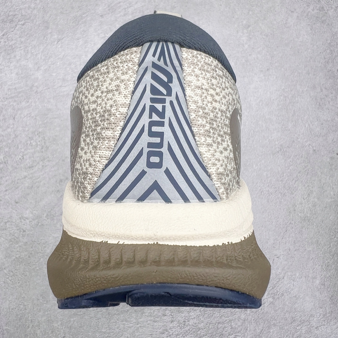 图片[8]-Mizuno Speed 2K 美津浓复古厚底织物合成革防滑耐磨透气低帮休闲跑步鞋 美津浓（Mizuno）是日本美津浓株式会社于1906年创立的运动品牌，经过一个多世纪的不断努力现已成为世界著名的运动器具、服装和鞋类生产商。美津浓力求服务于各类运动项目，并竭力使运动生活更加愉快和振奋。产品种类齐全，覆盖几乎全部主要运动项目，达到30万多个品类。尺码：36 36.5 37.5 38 38.5 39 40 40.5 41 42 42.5 43 44 44.5 45-选品中心