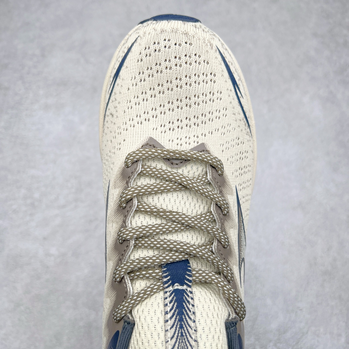 图片[4]-Mizuno Speed 2K 美津浓复古厚底织物合成革防滑耐磨透气低帮休闲跑步鞋 美津浓（Mizuno）是日本美津浓株式会社于1906年创立的运动品牌，经过一个多世纪的不断努力现已成为世界著名的运动器具、服装和鞋类生产商。美津浓力求服务于各类运动项目，并竭力使运动生活更加愉快和振奋。产品种类齐全，覆盖几乎全部主要运动项目，达到30万多个品类。尺码：36 36.5 37.5 38 38.5 39 40 40.5 41 42 42.5 43 44 44.5 45-选品中心