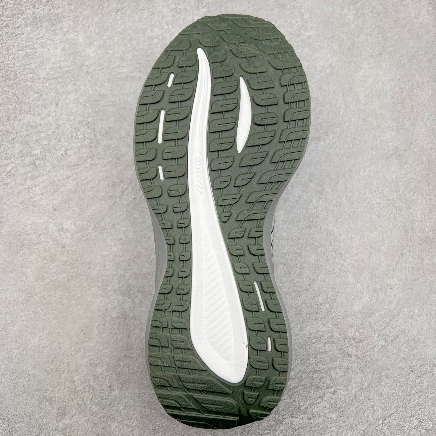 图片[9]-Mizuno Speed 2K 美津浓复古厚底织物合成革防滑耐磨透气低帮休闲跑步鞋 美津浓（Mizuno）是日本美津浓株式会社于1906年创立的运动品牌，经过一个多世纪的不断努力现已成为世界著名的运动器具、服装和鞋类生产商。美津浓力求服务于各类运动项目，并竭力使运动生活更加愉快和振奋。产品种类齐全，覆盖几乎全部主要运动项目，达到30万多个品类。尺码：36 36.5 37.5 38 38.5 39 40 40.5 41 42 42.5 43 44 44.5 45-选品中心