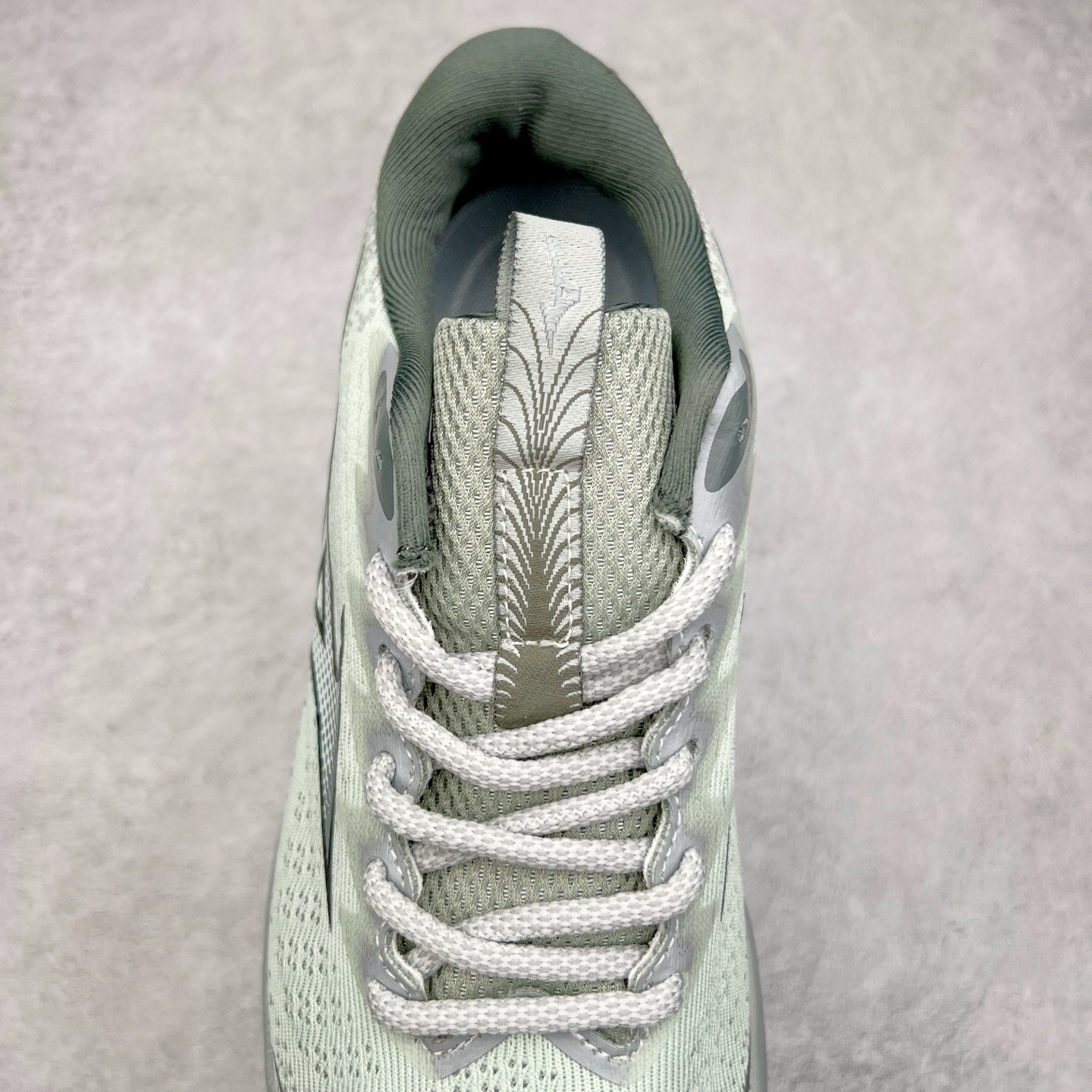 图片[5]-Mizuno Speed 2K 美津浓复古厚底织物合成革防滑耐磨透气低帮休闲跑步鞋 美津浓（Mizuno）是日本美津浓株式会社于1906年创立的运动品牌，经过一个多世纪的不断努力现已成为世界著名的运动器具、服装和鞋类生产商。美津浓力求服务于各类运动项目，并竭力使运动生活更加愉快和振奋。产品种类齐全，覆盖几乎全部主要运动项目，达到30万多个品类。尺码：36 36.5 37.5 38 38.5 39 40 40.5 41 42 42.5 43 44 44.5 45-选品中心