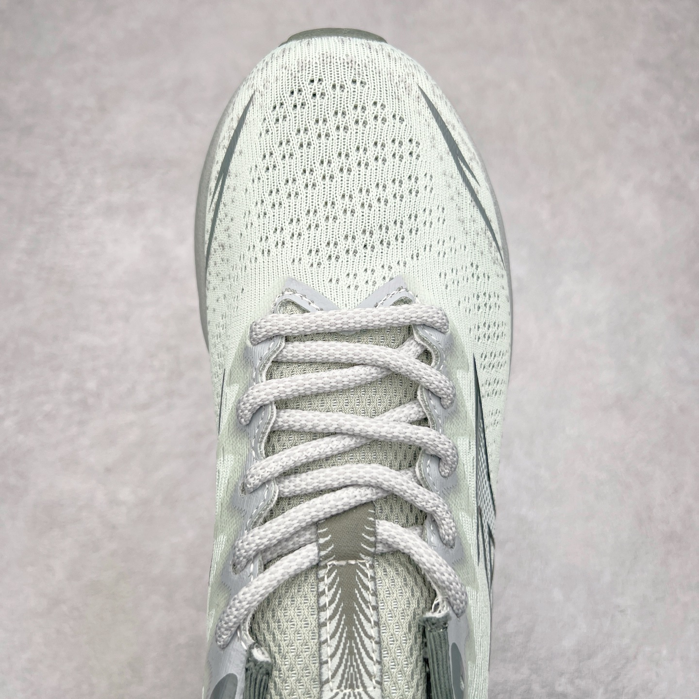 图片[4]-Mizuno Speed 2K 美津浓复古厚底织物合成革防滑耐磨透气低帮休闲跑步鞋 美津浓（Mizuno）是日本美津浓株式会社于1906年创立的运动品牌，经过一个多世纪的不断努力现已成为世界著名的运动器具、服装和鞋类生产商。美津浓力求服务于各类运动项目，并竭力使运动生活更加愉快和振奋。产品种类齐全，覆盖几乎全部主要运动项目，达到30万多个品类。尺码：36 36.5 37.5 38 38.5 39 40 40.5 41 42 42.5 43 44 44.5 45-选品中心