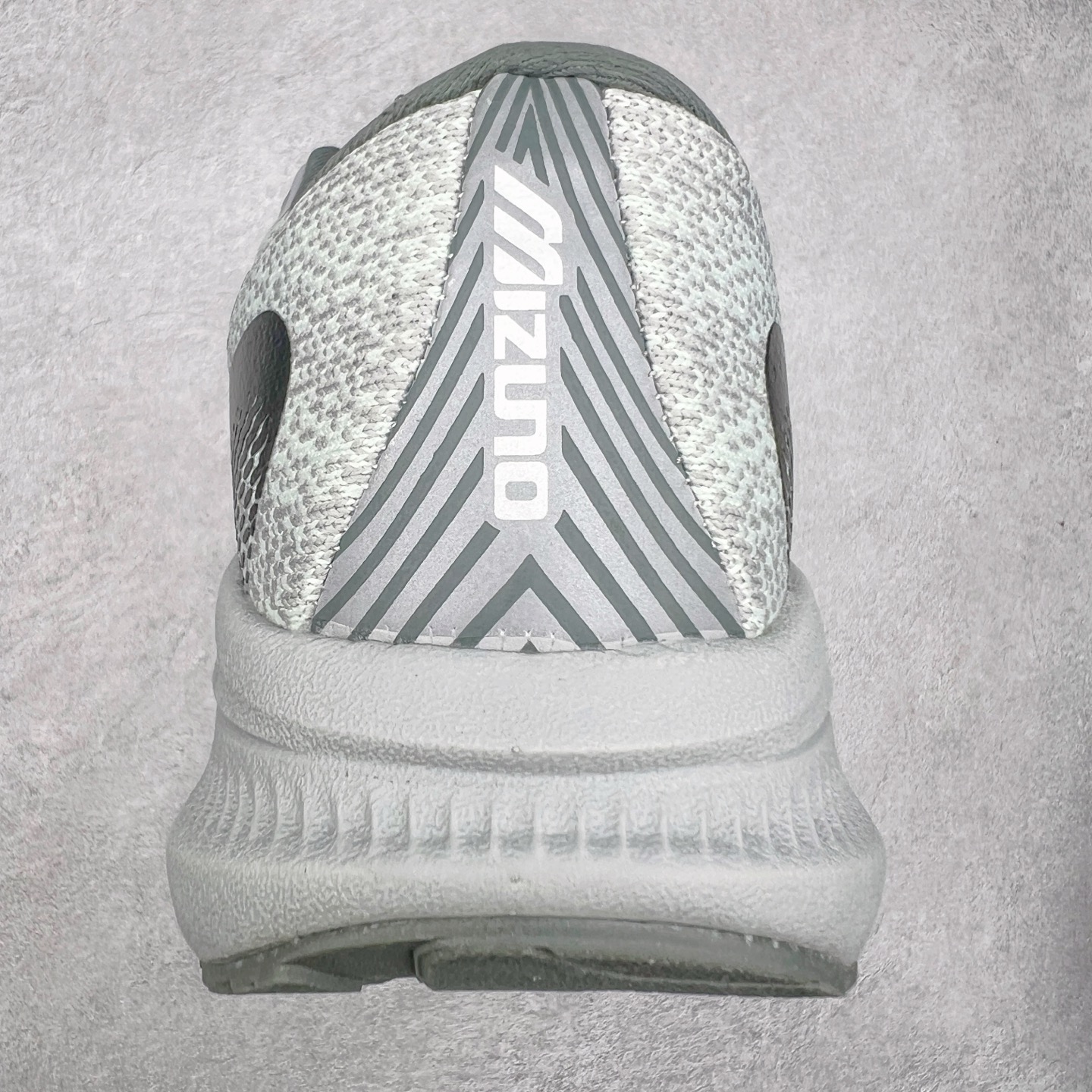 图片[8]-Mizuno Speed 2K 美津浓复古厚底织物合成革防滑耐磨透气低帮休闲跑步鞋 美津浓（Mizuno）是日本美津浓株式会社于1906年创立的运动品牌，经过一个多世纪的不断努力现已成为世界著名的运动器具、服装和鞋类生产商。美津浓力求服务于各类运动项目，并竭力使运动生活更加愉快和振奋。产品种类齐全，覆盖几乎全部主要运动项目，达到30万多个品类。尺码：36 36.5 37.5 38 38.5 39 40 40.5 41 42 42.5 43 44 44.5 45-选品中心