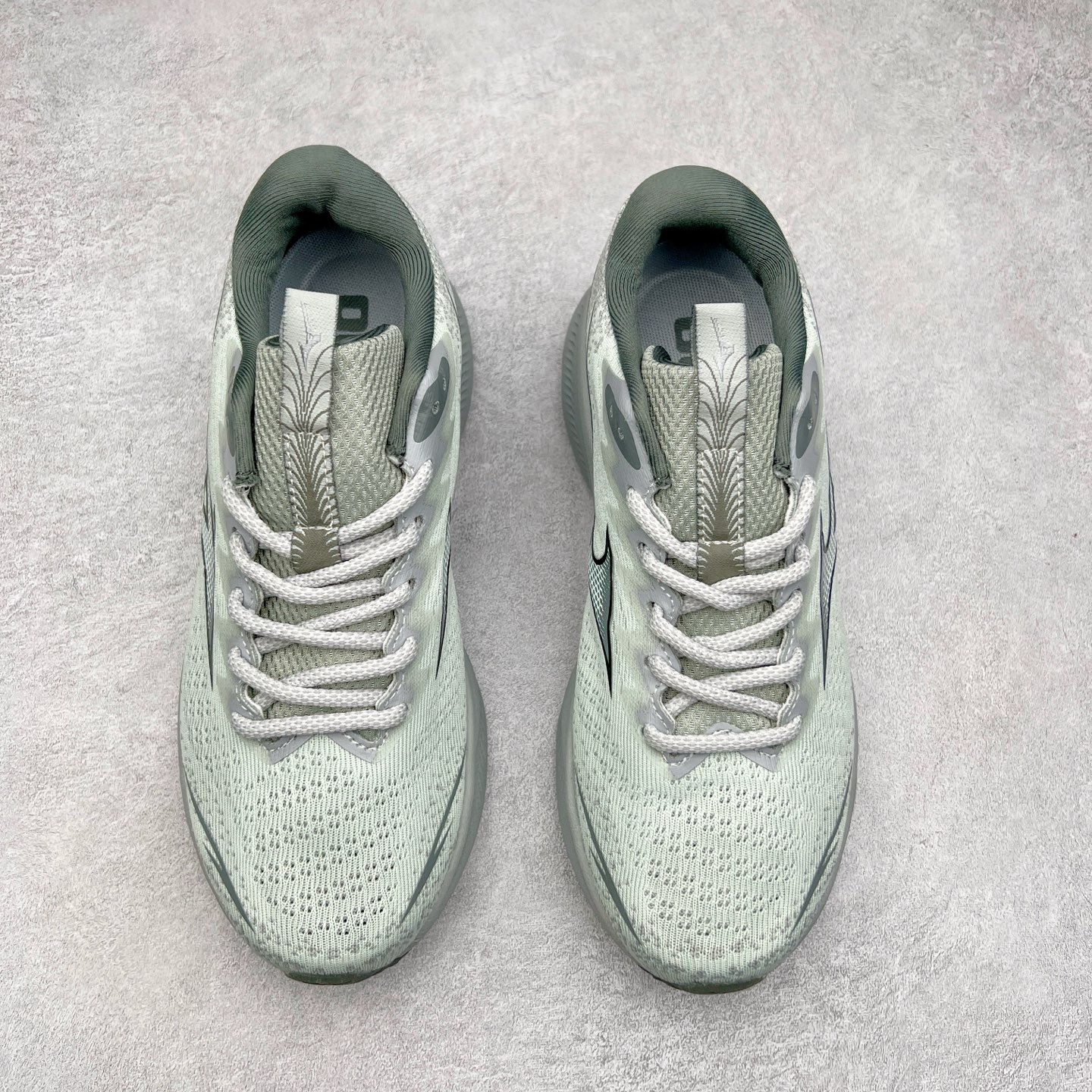 图片[2]-Mizuno Speed 2K 美津浓复古厚底织物合成革防滑耐磨透气低帮休闲跑步鞋 美津浓（Mizuno）是日本美津浓株式会社于1906年创立的运动品牌，经过一个多世纪的不断努力现已成为世界著名的运动器具、服装和鞋类生产商。美津浓力求服务于各类运动项目，并竭力使运动生活更加愉快和振奋。产品种类齐全，覆盖几乎全部主要运动项目，达到30万多个品类。尺码：36 36.5 37.5 38 38.5 39 40 40.5 41 42 42.5 43 44 44.5 45-选品中心