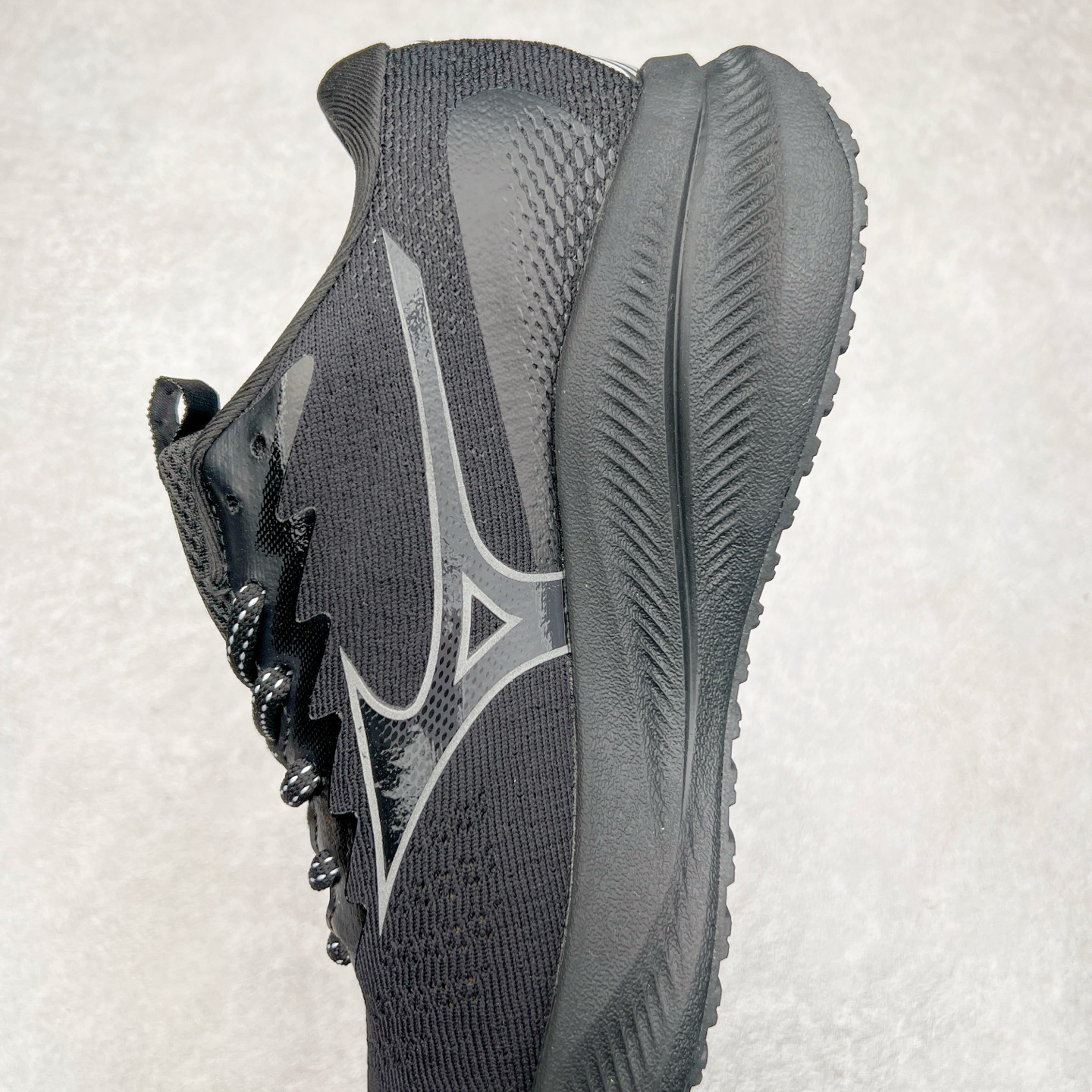 图片[7]-Mizuno Speed 2K 美津浓复古厚底织物合成革防滑耐磨透气低帮休闲跑步鞋 美津浓（Mizuno）是日本美津浓株式会社于1906年创立的运动品牌，经过一个多世纪的不断努力现已成为世界著名的运动器具、服装和鞋类生产商。美津浓力求服务于各类运动项目，并竭力使运动生活更加愉快和振奋。产品种类齐全，覆盖几乎全部主要运动项目，达到30万多个品类。尺码：36 36.5 37.5 38 38.5 39 40 40.5 41 42 42.5 43 44 44.5 45-选品中心