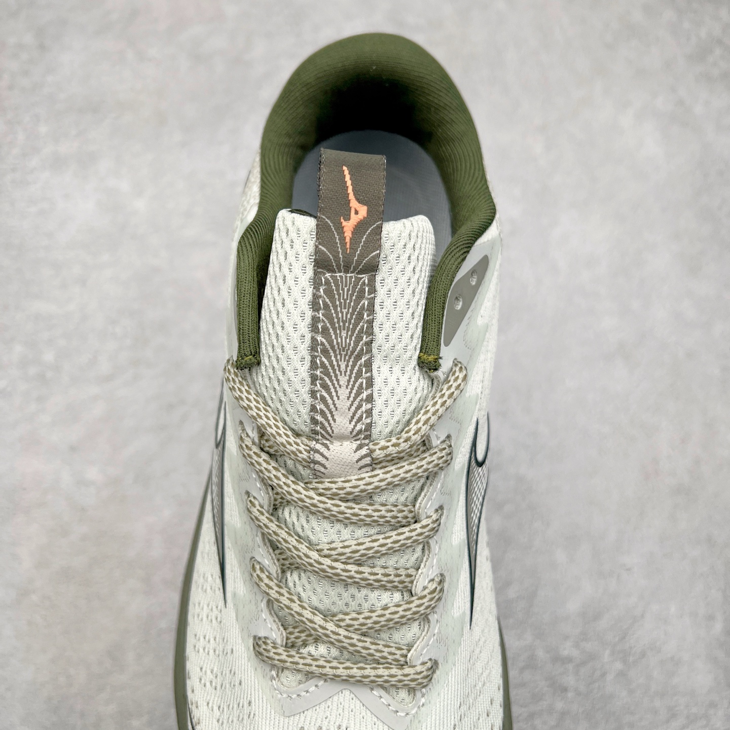 图片[5]-Mizuno Speed 2K 美津浓复古厚底织物合成革防滑耐磨透气低帮休闲跑步鞋 美津浓（Mizuno）是日本美津浓株式会社于1906年创立的运动品牌，经过一个多世纪的不断努力现已成为世界著名的运动器具、服装和鞋类生产商。美津浓力求服务于各类运动项目，并竭力使运动生活更加愉快和振奋。产品种类齐全，覆盖几乎全部主要运动项目，达到30万多个品类。尺码：36 36.5 37.5 38 38.5 39 40 40.5 41 42 42.5 43 44 44.5 45-选品中心