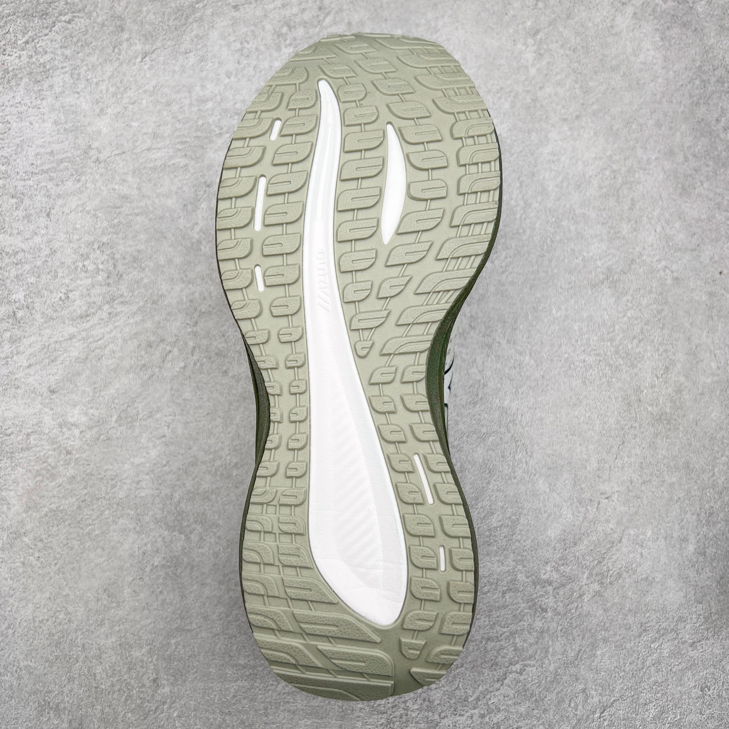 图片[9]-Mizuno Speed 2K 美津浓复古厚底织物合成革防滑耐磨透气低帮休闲跑步鞋 美津浓（Mizuno）是日本美津浓株式会社于1906年创立的运动品牌，经过一个多世纪的不断努力现已成为世界著名的运动器具、服装和鞋类生产商。美津浓力求服务于各类运动项目，并竭力使运动生活更加愉快和振奋。产品种类齐全，覆盖几乎全部主要运动项目，达到30万多个品类。尺码：36 36.5 37.5 38 38.5 39 40 40.5 41 42 42.5 43 44 44.5 45-选品中心