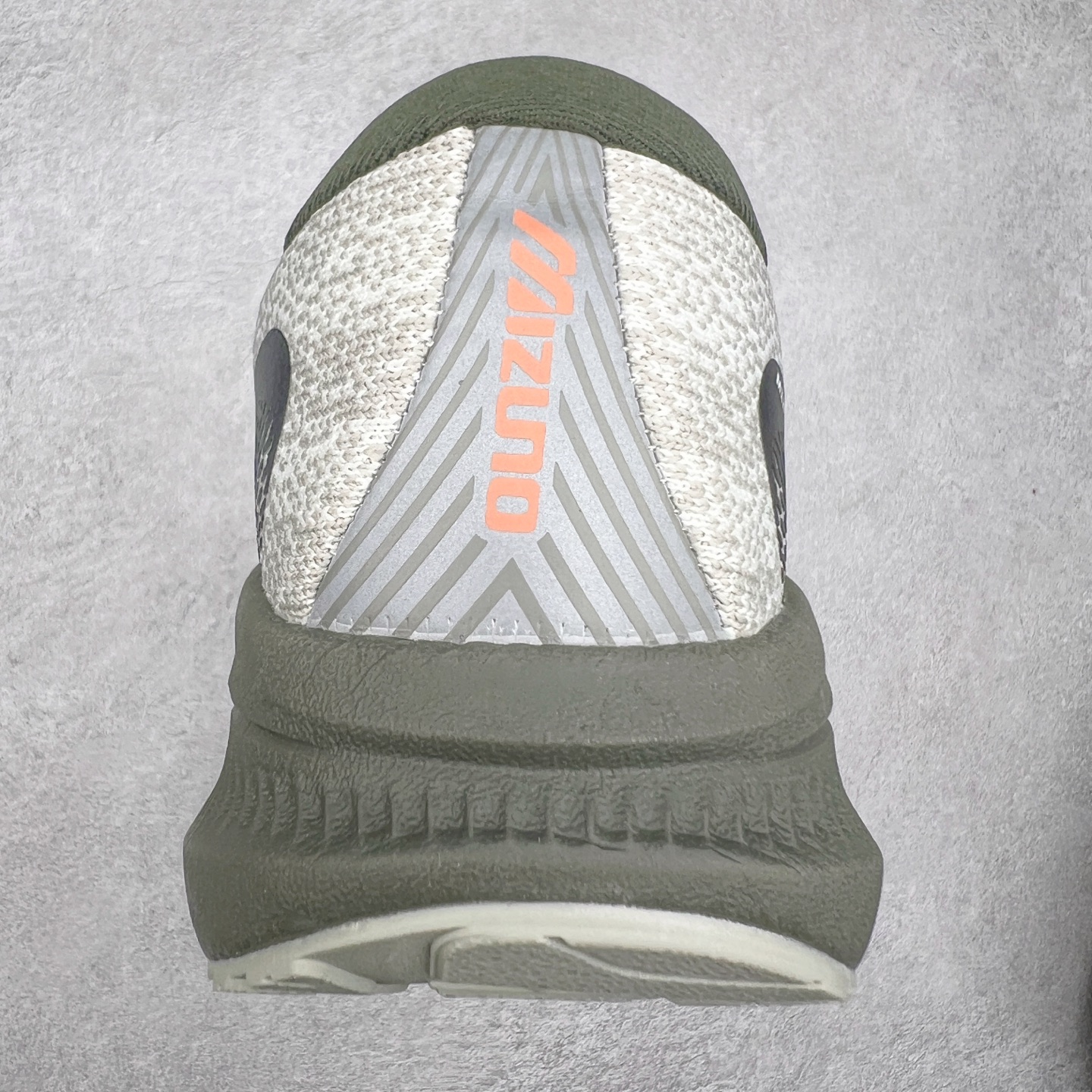 图片[8]-Mizuno Speed 2K 美津浓复古厚底织物合成革防滑耐磨透气低帮休闲跑步鞋 美津浓（Mizuno）是日本美津浓株式会社于1906年创立的运动品牌，经过一个多世纪的不断努力现已成为世界著名的运动器具、服装和鞋类生产商。美津浓力求服务于各类运动项目，并竭力使运动生活更加愉快和振奋。产品种类齐全，覆盖几乎全部主要运动项目，达到30万多个品类。尺码：36 36.5 37.5 38 38.5 39 40 40.5 41 42 42.5 43 44 44.5 45-选品中心