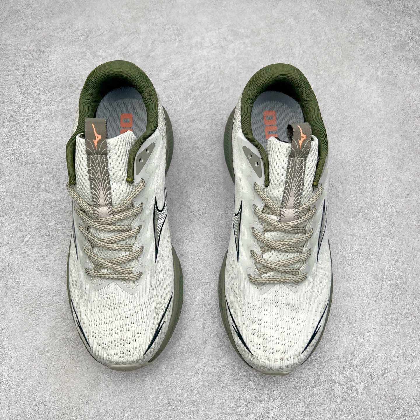 图片[2]-Mizuno Speed 2K 美津浓复古厚底织物合成革防滑耐磨透气低帮休闲跑步鞋 美津浓（Mizuno）是日本美津浓株式会社于1906年创立的运动品牌，经过一个多世纪的不断努力现已成为世界著名的运动器具、服装和鞋类生产商。美津浓力求服务于各类运动项目，并竭力使运动生活更加愉快和振奋。产品种类齐全，覆盖几乎全部主要运动项目，达到30万多个品类。尺码：36 36.5 37.5 38 38.5 39 40 40.5 41 42 42.5 43 44 44.5 45-选品中心