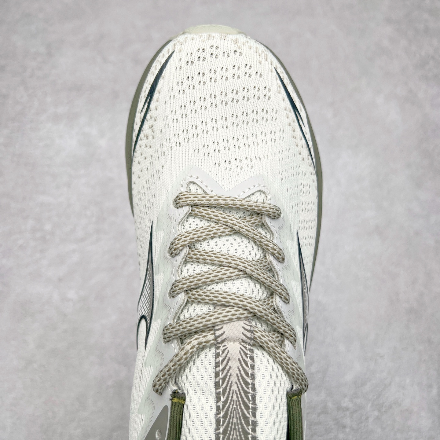 图片[4]-Mizuno Speed 2K 美津浓复古厚底织物合成革防滑耐磨透气低帮休闲跑步鞋 美津浓（Mizuno）是日本美津浓株式会社于1906年创立的运动品牌，经过一个多世纪的不断努力现已成为世界著名的运动器具、服装和鞋类生产商。美津浓力求服务于各类运动项目，并竭力使运动生活更加愉快和振奋。产品种类齐全，覆盖几乎全部主要运动项目，达到30万多个品类。尺码：36 36.5 37.5 38 38.5 39 40 40.5 41 42 42.5 43 44 44.5 45-选品中心