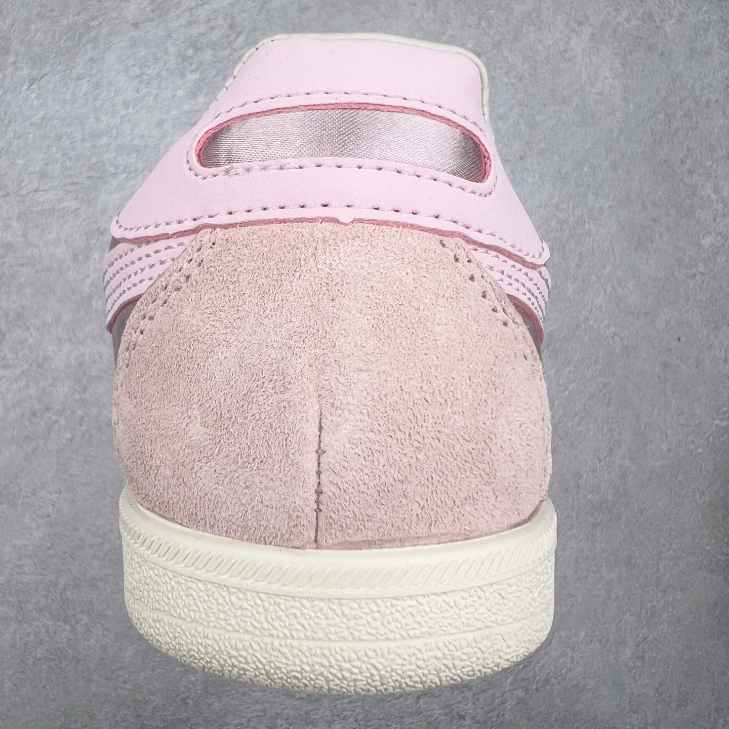 图片[8]-＃特价福利 Asics Onitsuka Tige TOKUTEN 亚瑟士鬼冢虎男女士复古跑鞋街拍潮鞋低帮板鞋经典款中性复古运动鞋 轻盈舒适 时尚与复古与一体 轻盈的款式 适合夏天~简单的设定配合修长的线条 全鞋身均以麖皮打造 散发着日本新一代的潮流品味 无论配衬任何造型都能胜任 Tokuten 精神来自80年代的室内用鞋 T-TOE前足补强设计 环状中底底部结构 橡胶大底元素 防滑耐磨的同时保持着鞋子的轻盈 并提供良好牵引力 脚感柔软舒适 长时间行走也不会觉得脚部不适 经典复刻款 休闲百搭 中性款男女都可穿 尺码：36 37 37.5 38 39 40.5 41.5 42 42.5 43.5 44 45-选品中心