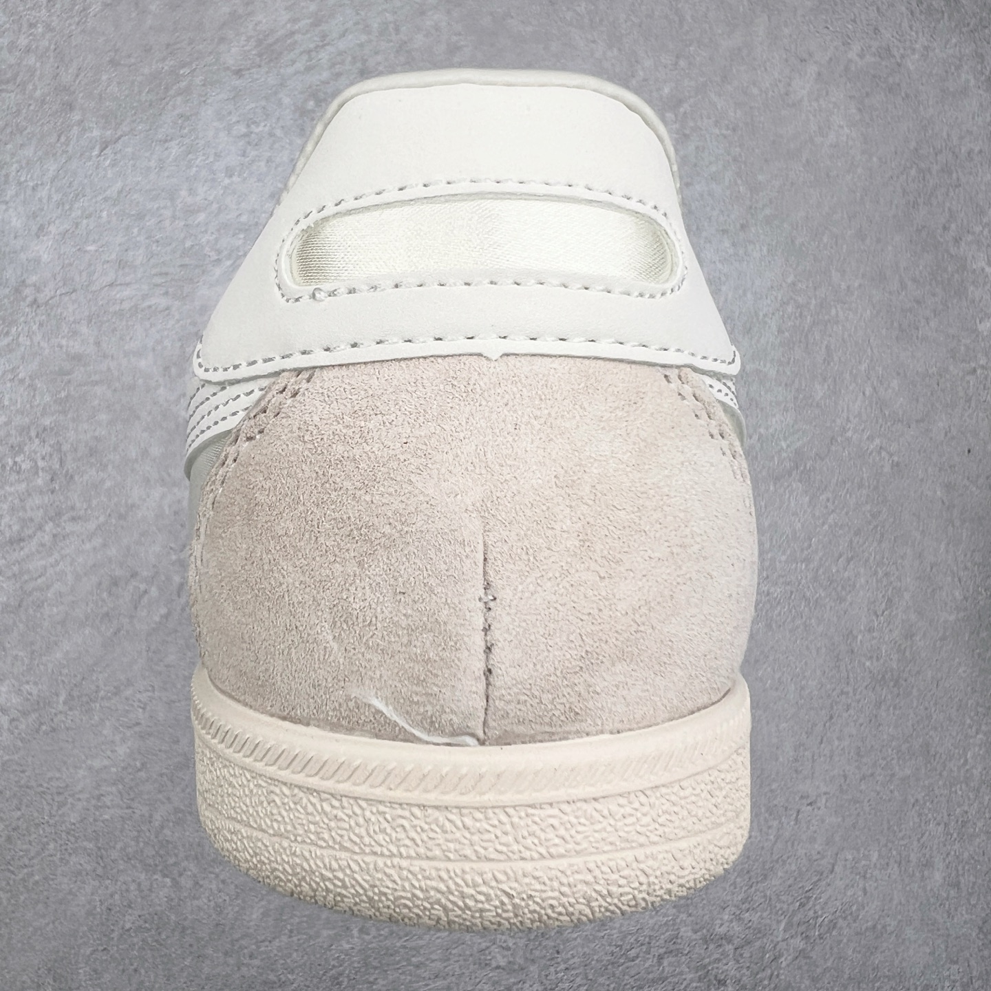 图片[8]-＃特价福利 Asics Onitsuka Tige TOKUTEN 亚瑟士鬼冢虎男女士复古跑鞋街拍潮鞋低帮板鞋经典款中性复古运动鞋 轻盈舒适 时尚与复古与一体 轻盈的款式 适合夏天~简单的设定配合修长的线条 全鞋身均以麖皮打造 散发着日本新一代的潮流品味 无论配衬任何造型都能胜任 Tokuten 精神来自80年代的室内用鞋 T-TOE前足补强设计 环状中底底部结构 橡胶大底元素 防滑耐磨的同时保持着鞋子的轻盈 并提供良好牵引力 脚感柔软舒适 长时间行走也不会觉得脚部不适 经典复刻款 休闲百搭 中性款男女都可穿 尺码：36 37 37.5 38 39 40.5 41.5 42 42.5 43.5 44 45-选品中心