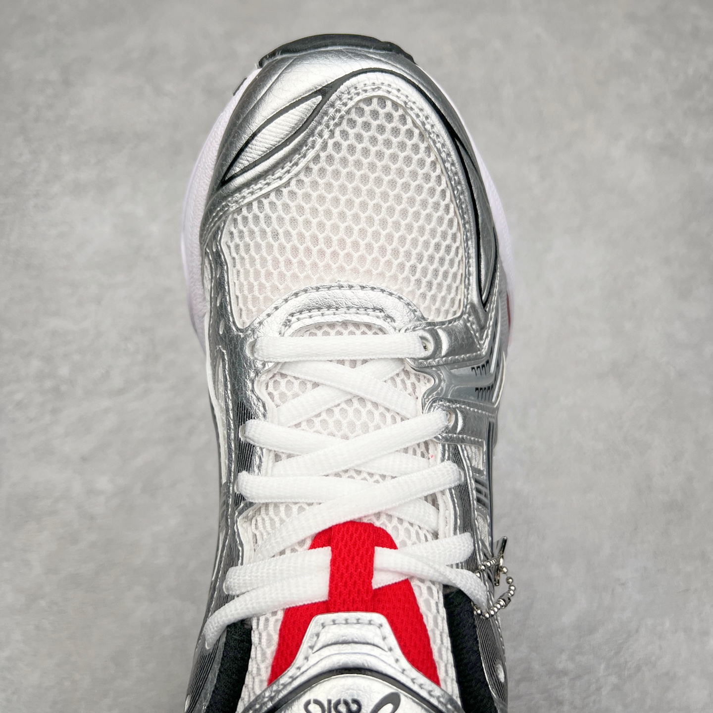 图片[4]-＃HK纯原 ASICS GEL-KAYANO 14 亚瑟士K14系列户外复古潮流百搭织物合成革缓震休闲跑步鞋 原装纸板楦头开发 独家私模五层组合大底 原厂定制缓震硅胶加持 原盒原配 官方四联吊牌 原装Ortholite轻量化鞋垫 设计师 Hidenori Yamashita 以「Flash」一词为灵感 创造出未来感金属色鞋面 改造升级内在性能 由内而外全面革新 为 GEL-KAYANO 家族传承及经典跑鞋文化的延续 创下里程碑式作品 K14跑鞋重新诠释了复古的跑步形状 并以其 2000 年代后期的美学理念重新铺装 银色与蓝色的鞋面极为高档 网面铺陈与鞋面、鞋头多处细节位增添了透气性 鞋后跟部中底上以及多密度耐磨鞋底增加了 GEL 缓震胶 提供高抗冲击性、缓冲性、可保护脚部免受地面冲击的影响 穿着舒适性十足 尺码：35.5 36 37 37.5 38 39 39.5 40.5 41.5 42 42.5 43.5 44 45-选品中心