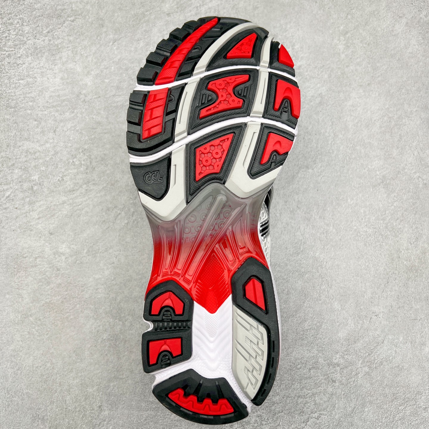 图片[9]-＃HK纯原 ASICS GEL-KAYANO 14 亚瑟士K14系列户外复古潮流百搭织物合成革缓震休闲跑步鞋 原装纸板楦头开发 独家私模五层组合大底 原厂定制缓震硅胶加持 原盒原配 官方四联吊牌 原装Ortholite轻量化鞋垫 设计师 Hidenori Yamashita 以「Flash」一词为灵感 创造出未来感金属色鞋面 改造升级内在性能 由内而外全面革新 为 GEL-KAYANO 家族传承及经典跑鞋文化的延续 创下里程碑式作品 K14跑鞋重新诠释了复古的跑步形状 并以其 2000 年代后期的美学理念重新铺装 银色与蓝色的鞋面极为高档 网面铺陈与鞋面、鞋头多处细节位增添了透气性 鞋后跟部中底上以及多密度耐磨鞋底增加了 GEL 缓震胶 提供高抗冲击性、缓冲性、可保护脚部免受地面冲击的影响 穿着舒适性十足 尺码：35.5 36 37 37.5 38 39 39.5 40.5 41.5 42 42.5 43.5 44 45-选品中心