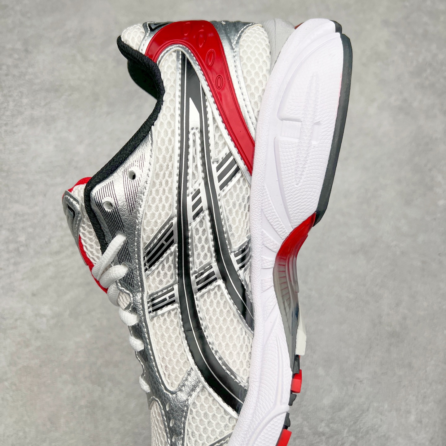 图片[7]-＃HK纯原 ASICS GEL-KAYANO 14 亚瑟士K14系列户外复古潮流百搭织物合成革缓震休闲跑步鞋 原装纸板楦头开发 独家私模五层组合大底 原厂定制缓震硅胶加持 原盒原配 官方四联吊牌 原装Ortholite轻量化鞋垫 设计师 Hidenori Yamashita 以「Flash」一词为灵感 创造出未来感金属色鞋面 改造升级内在性能 由内而外全面革新 为 GEL-KAYANO 家族传承及经典跑鞋文化的延续 创下里程碑式作品 K14跑鞋重新诠释了复古的跑步形状 并以其 2000 年代后期的美学理念重新铺装 银色与蓝色的鞋面极为高档 网面铺陈与鞋面、鞋头多处细节位增添了透气性 鞋后跟部中底上以及多密度耐磨鞋底增加了 GEL 缓震胶 提供高抗冲击性、缓冲性、可保护脚部免受地面冲击的影响 穿着舒适性十足 尺码：35.5 36 37 37.5 38 39 39.5 40.5 41.5 42 42.5 43.5 44 45-选品中心