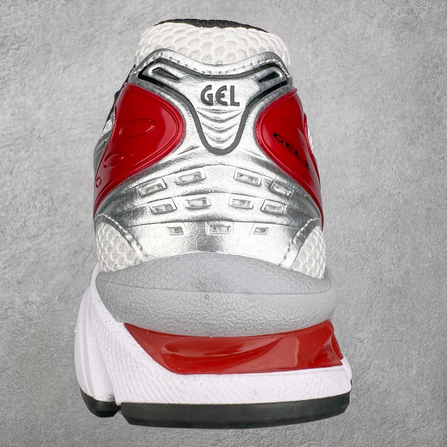 图片[8]-＃HK纯原 ASICS GEL-KAYANO 14 亚瑟士K14系列户外复古潮流百搭织物合成革缓震休闲跑步鞋 原装纸板楦头开发 独家私模五层组合大底 原厂定制缓震硅胶加持 原盒原配 官方四联吊牌 原装Ortholite轻量化鞋垫 设计师 Hidenori Yamashita 以「Flash」一词为灵感 创造出未来感金属色鞋面 改造升级内在性能 由内而外全面革新 为 GEL-KAYANO 家族传承及经典跑鞋文化的延续 创下里程碑式作品 K14跑鞋重新诠释了复古的跑步形状 并以其 2000 年代后期的美学理念重新铺装 银色与蓝色的鞋面极为高档 网面铺陈与鞋面、鞋头多处细节位增添了透气性 鞋后跟部中底上以及多密度耐磨鞋底增加了 GEL 缓震胶 提供高抗冲击性、缓冲性、可保护脚部免受地面冲击的影响 穿着舒适性十足 尺码：35.5 36 37 37.5 38 39 39.5 40.5 41.5 42 42.5 43.5 44 45-选品中心