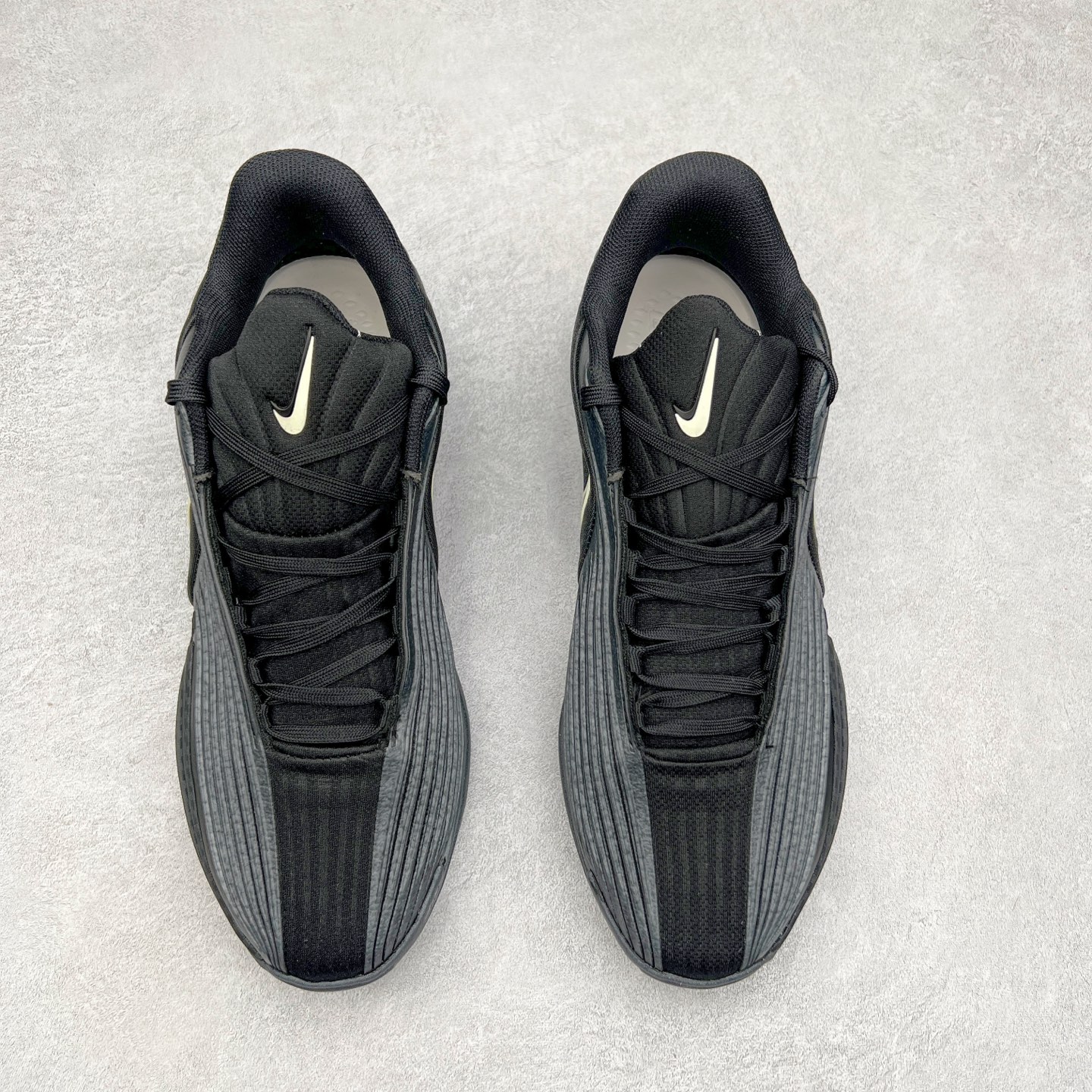 图片[2]-NK G.T. Cut 3.0 EP GT3代实战篮球鞋 DJ6015-201 该鞋款采用出众回弹设计 为切入、转向和移步篮筐提供出色的能量回馈 回弹性能带来弹力充沛的迈步体验 助你爆发疾速 全掌型 ZoomX 泡绵 缔造弹力出众的轻盈迈步体验 助你在比赛升温时能够急速快攻 驰骋全场 鞋面绳线与鞋带相结合 有助稳固前足 后跟搭配加垫鞋口 为脚踝营造舒适稳固感受 全掌型 ZoomX 泡绵 能够带来出众的能量回馈 前足外侧采用精巧塑料覆面 在瞬间爆发时提供稳固脚感 尺码：40 40.5 41 42 42.5 43 44 44.5 45 46-选品中心