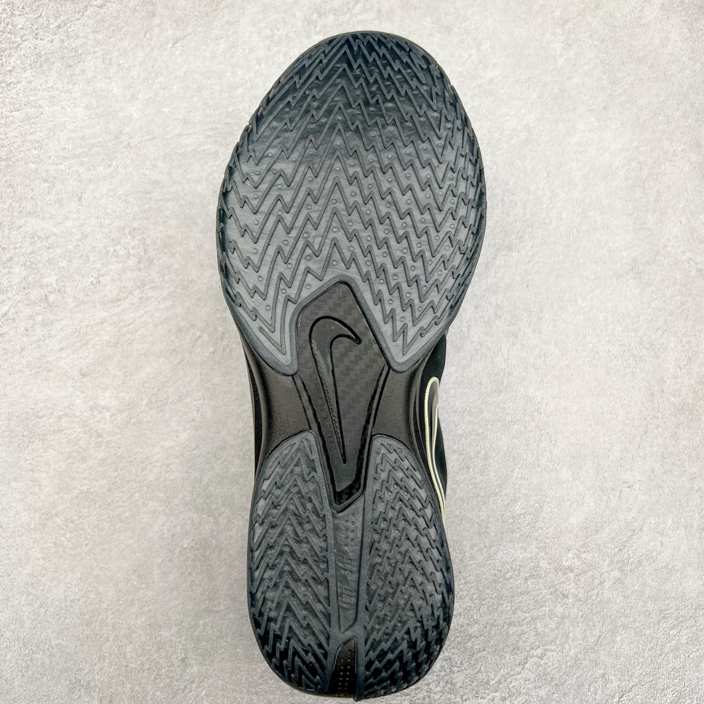 图片[9]-NK G.T. Cut 3.0 EP GT3代实战篮球鞋 DJ6015-201 该鞋款采用出众回弹设计 为切入、转向和移步篮筐提供出色的能量回馈 回弹性能带来弹力充沛的迈步体验 助你爆发疾速 全掌型 ZoomX 泡绵 缔造弹力出众的轻盈迈步体验 助你在比赛升温时能够急速快攻 驰骋全场 鞋面绳线与鞋带相结合 有助稳固前足 后跟搭配加垫鞋口 为脚踝营造舒适稳固感受 全掌型 ZoomX 泡绵 能够带来出众的能量回馈 前足外侧采用精巧塑料覆面 在瞬间爆发时提供稳固脚感 尺码：40 40.5 41 42 42.5 43 44 44.5 45 46-选品中心