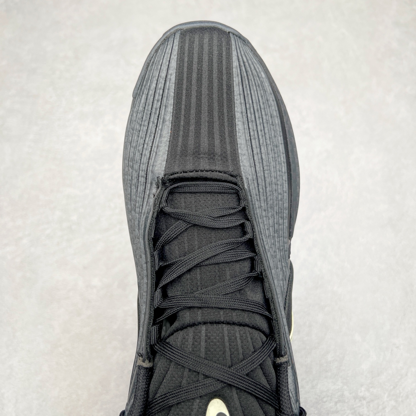 图片[4]-NK G.T. Cut 3.0 EP GT3代实战篮球鞋 DJ6015-201 该鞋款采用出众回弹设计 为切入、转向和移步篮筐提供出色的能量回馈 回弹性能带来弹力充沛的迈步体验 助你爆发疾速 全掌型 ZoomX 泡绵 缔造弹力出众的轻盈迈步体验 助你在比赛升温时能够急速快攻 驰骋全场 鞋面绳线与鞋带相结合 有助稳固前足 后跟搭配加垫鞋口 为脚踝营造舒适稳固感受 全掌型 ZoomX 泡绵 能够带来出众的能量回馈 前足外侧采用精巧塑料覆面 在瞬间爆发时提供稳固脚感 尺码：40 40.5 41 42 42.5 43 44 44.5 45 46-选品中心