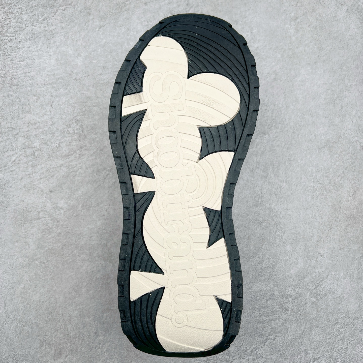 图片[9]-【SHOOT BRAND】重奏黑梅 厚底增高复古皮革梅花鞋 广东大厂出品 主力推荐版本 将时尚复古风格之中赋予全新的工艺质 以80.90年代的的复古经典滑板鞋为蓝本 在复古的风格之中 加入品牌独有的鼓包创新工艺 标志性的鞋头梅花堆叠设计 在多次的调整修改之后 将时尚复古风格之中赋予全新的工艺质感兼具时尚潮流与复古基调“Freedom001”为叛逆自由行者而生NCC 货号：CZ-HM 尺码： 35 36 37 38 39 40 41 42 43 44-选品中心