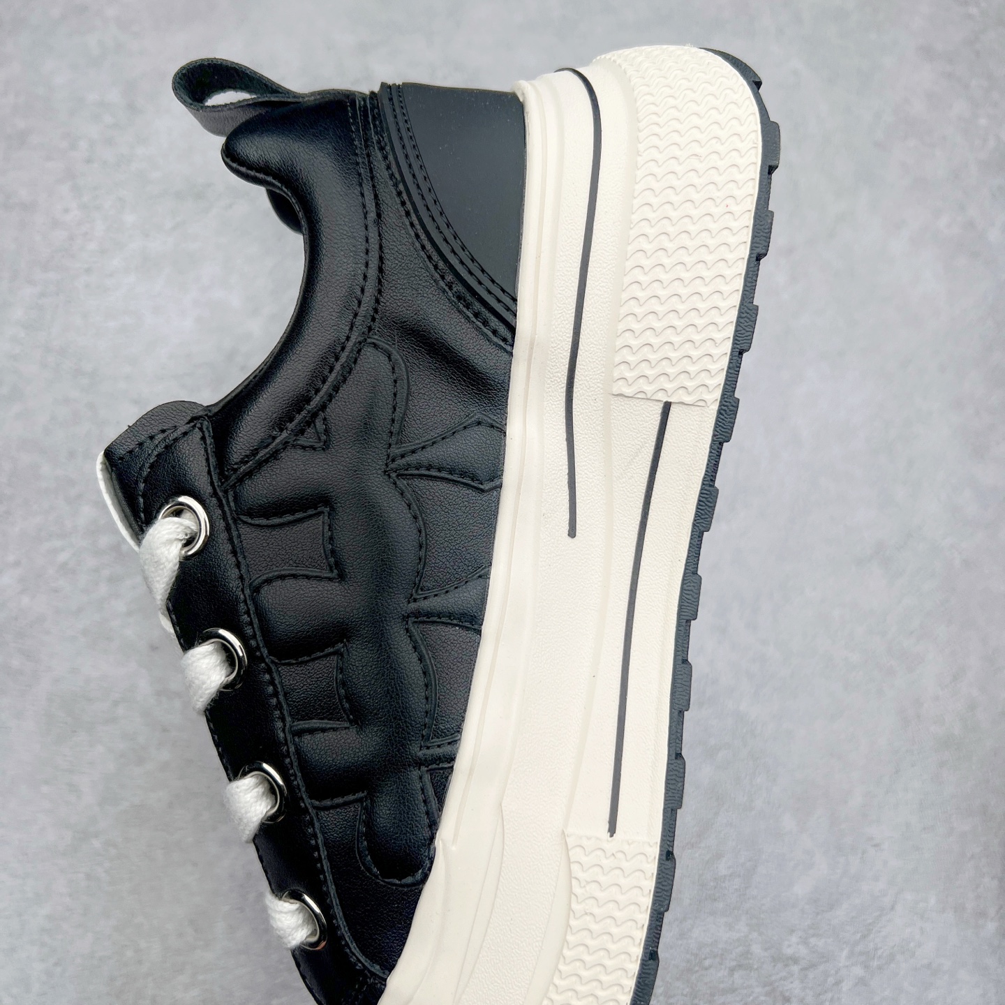 图片[7]-【SHOOT BRAND】重奏黑梅 厚底增高复古皮革梅花鞋 广东大厂出品 主力推荐版本 将时尚复古风格之中赋予全新的工艺质 以80.90年代的的复古经典滑板鞋为蓝本 在复古的风格之中 加入品牌独有的鼓包创新工艺 标志性的鞋头梅花堆叠设计 在多次的调整修改之后 将时尚复古风格之中赋予全新的工艺质感兼具时尚潮流与复古基调“Freedom001”为叛逆自由行者而生NCC 货号：CZ-HM 尺码： 35 36 37 38 39 40 41 42 43 44-选品中心