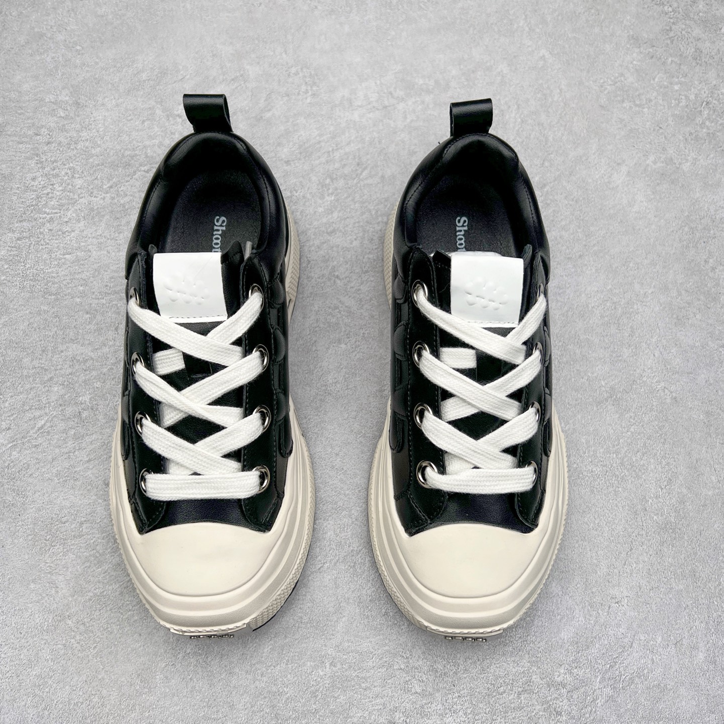 图片[2]-【SHOOT BRAND】重奏黑梅 厚底增高复古皮革梅花鞋 广东大厂出品 主力推荐版本 将时尚复古风格之中赋予全新的工艺质 以80.90年代的的复古经典滑板鞋为蓝本 在复古的风格之中 加入品牌独有的鼓包创新工艺 标志性的鞋头梅花堆叠设计 在多次的调整修改之后 将时尚复古风格之中赋予全新的工艺质感兼具时尚潮流与复古基调“Freedom001”为叛逆自由行者而生NCC 货号：CZ-HM 尺码： 35 36 37 38 39 40 41 42 43 44-选品中心