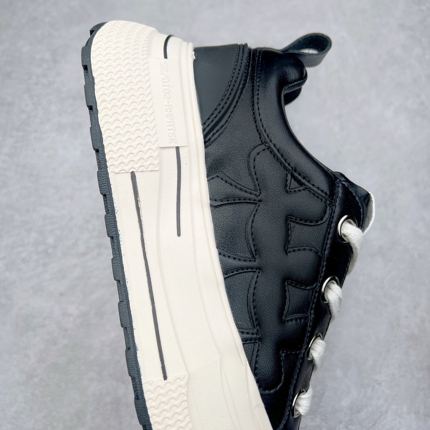 图片[6]-【SHOOT BRAND】重奏黑梅 厚底增高复古皮革梅花鞋 广东大厂出品 主力推荐版本 将时尚复古风格之中赋予全新的工艺质 以80.90年代的的复古经典滑板鞋为蓝本 在复古的风格之中 加入品牌独有的鼓包创新工艺 标志性的鞋头梅花堆叠设计 在多次的调整修改之后 将时尚复古风格之中赋予全新的工艺质感兼具时尚潮流与复古基调“Freedom001”为叛逆自由行者而生NCC 货号：CZ-HM 尺码： 35 36 37 38 39 40 41 42 43 44-选品中心