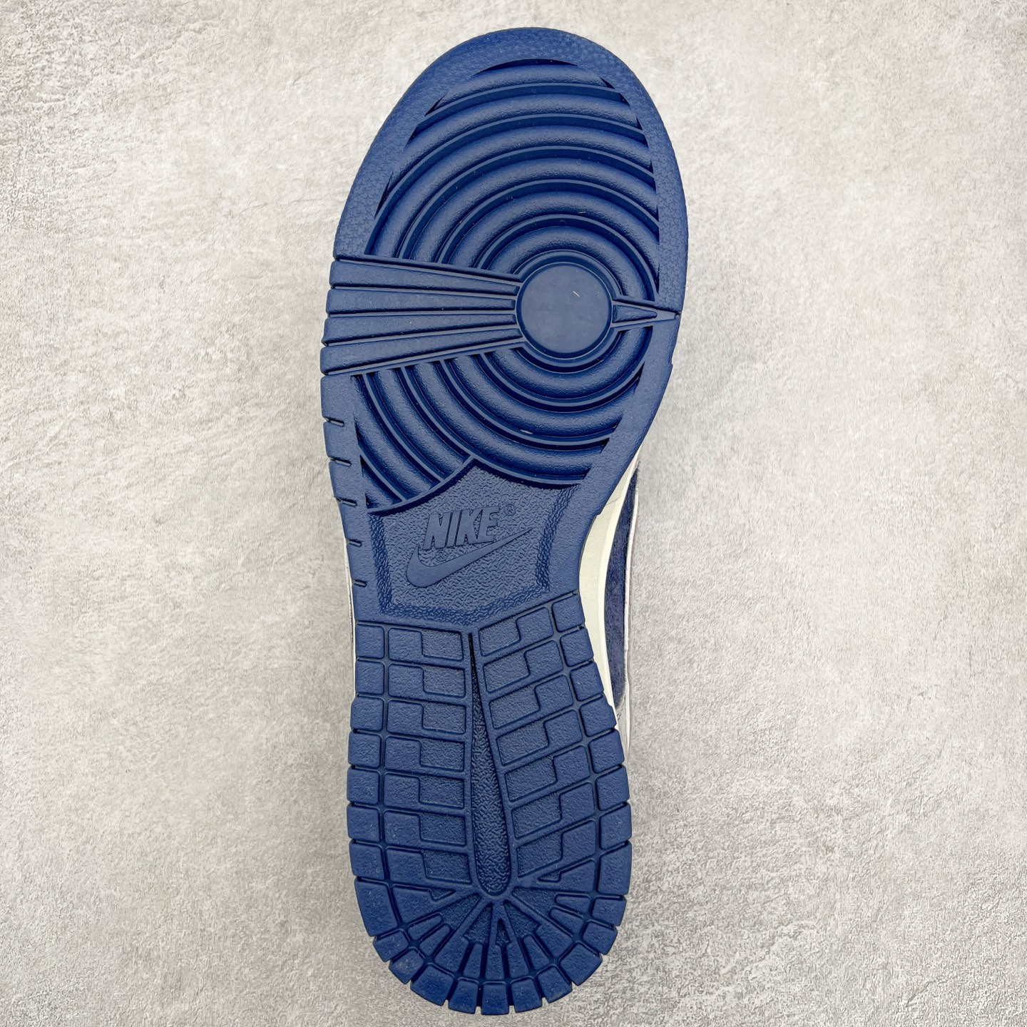 图片[9]-NK Dunk Low 定制配色 DJ2024-129 大厂出品 极力推荐 原装头层材料 独家版型蒸餾加工帶來的是更好的视觉和脚感体验大厂纯原品质出货 清洁度 电绣工艺 皮料切割干净无任何毛边 细节完美 尺码：36 36.5 37.5 38 38.5 39 40 40.5 41 42 42.5 43 44 44.5 45-选品中心