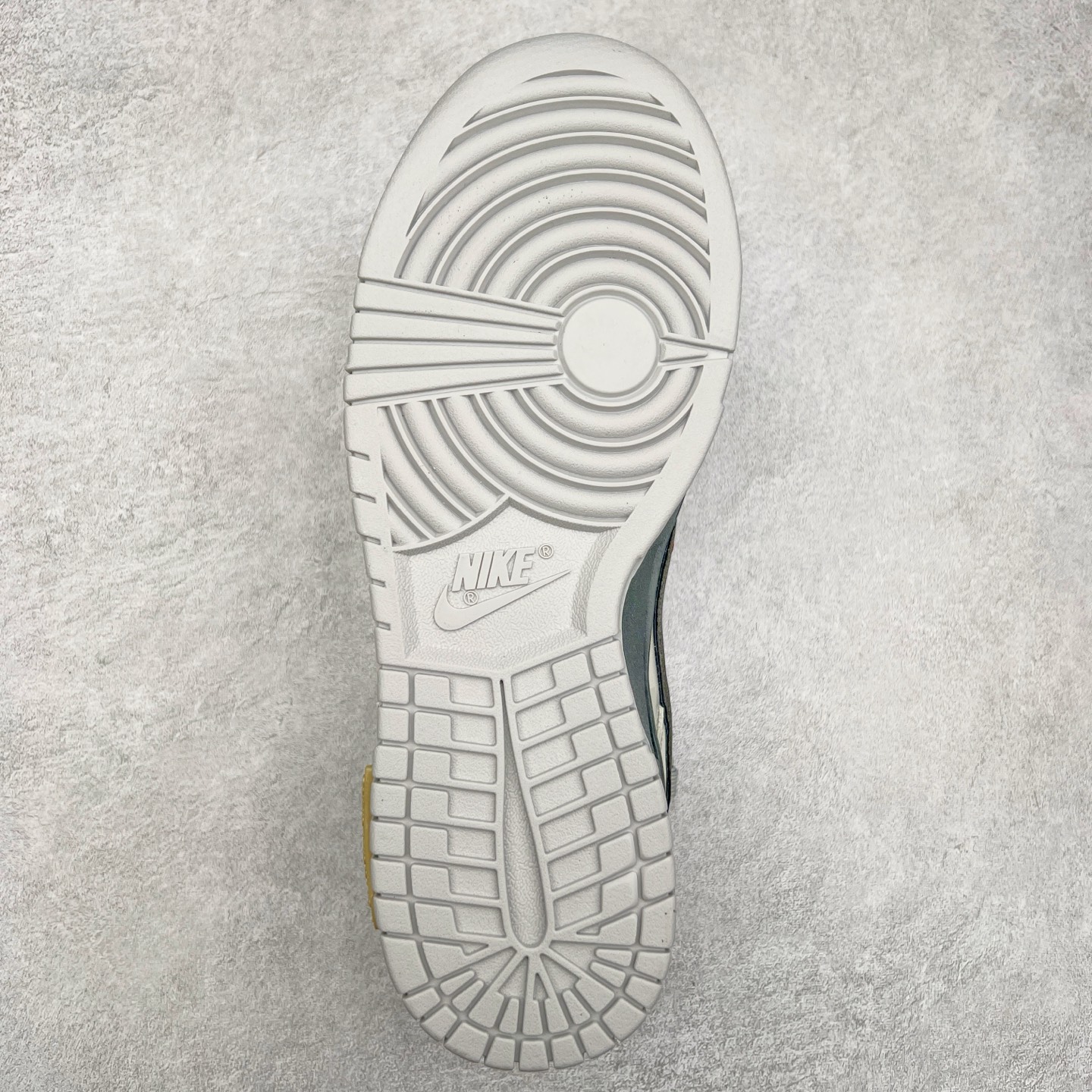 图片[9]-NK Dunk Low 定制配色 DD1391-103 大厂出品 极力推荐 原装头层材料 独家版型蒸餾加工帶來的是更好的视觉和脚感体验大厂纯原品质出货 清洁度 电绣工艺 皮料切割干净无任何毛边 细节完美 尺码：36 36.5 37.5 38 38.5 39 40 40.5 41 42 42.5 43 44 44.5 45-选品中心