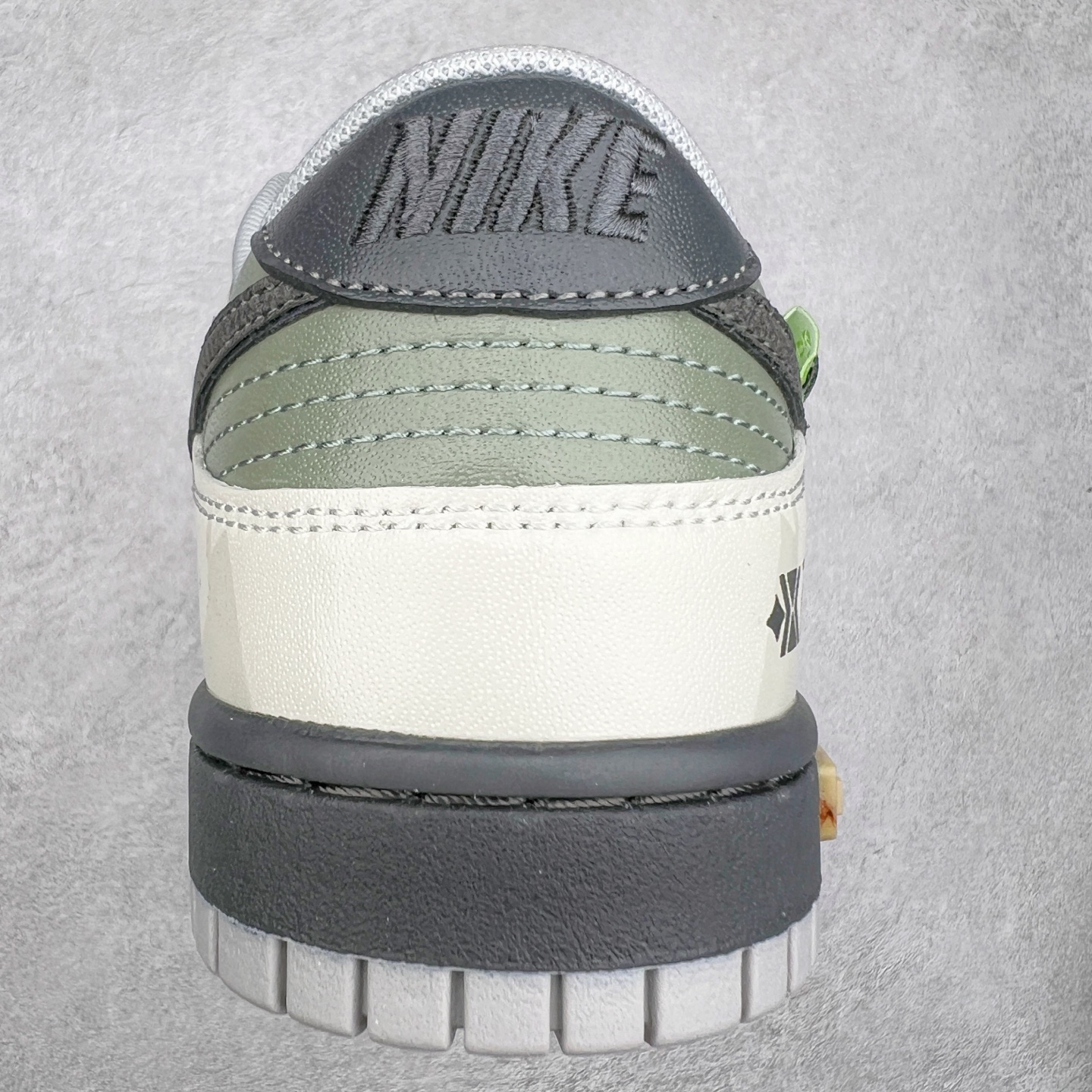 图片[8]-NK Dunk Low 定制配色 DD1391-103 大厂出品 极力推荐 原装头层材料 独家版型蒸餾加工帶來的是更好的视觉和脚感体验大厂纯原品质出货 清洁度 电绣工艺 皮料切割干净无任何毛边 细节完美 尺码：36 36.5 37.5 38 38.5 39 40 40.5 41 42 42.5 43 44 44.5 45-选品中心