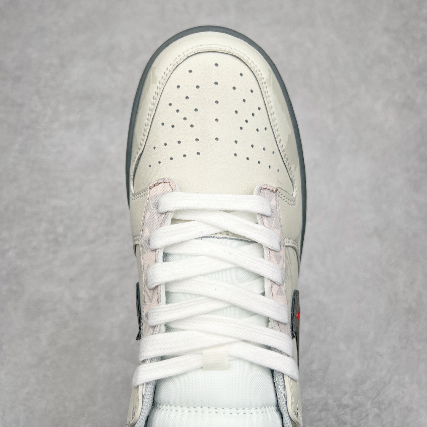 图片[4]-NK Dunk Low 定制配色 DD1391-103 大厂出品 极力推荐 原装头层材料 独家版型蒸餾加工帶來的是更好的视觉和脚感体验大厂纯原品质出货 清洁度 电绣工艺 皮料切割干净无任何毛边 细节完美 尺码：36 36.5 37.5 38 38.5 39 40 40.5 41 42 42.5 43 44 44.5 45-选品中心