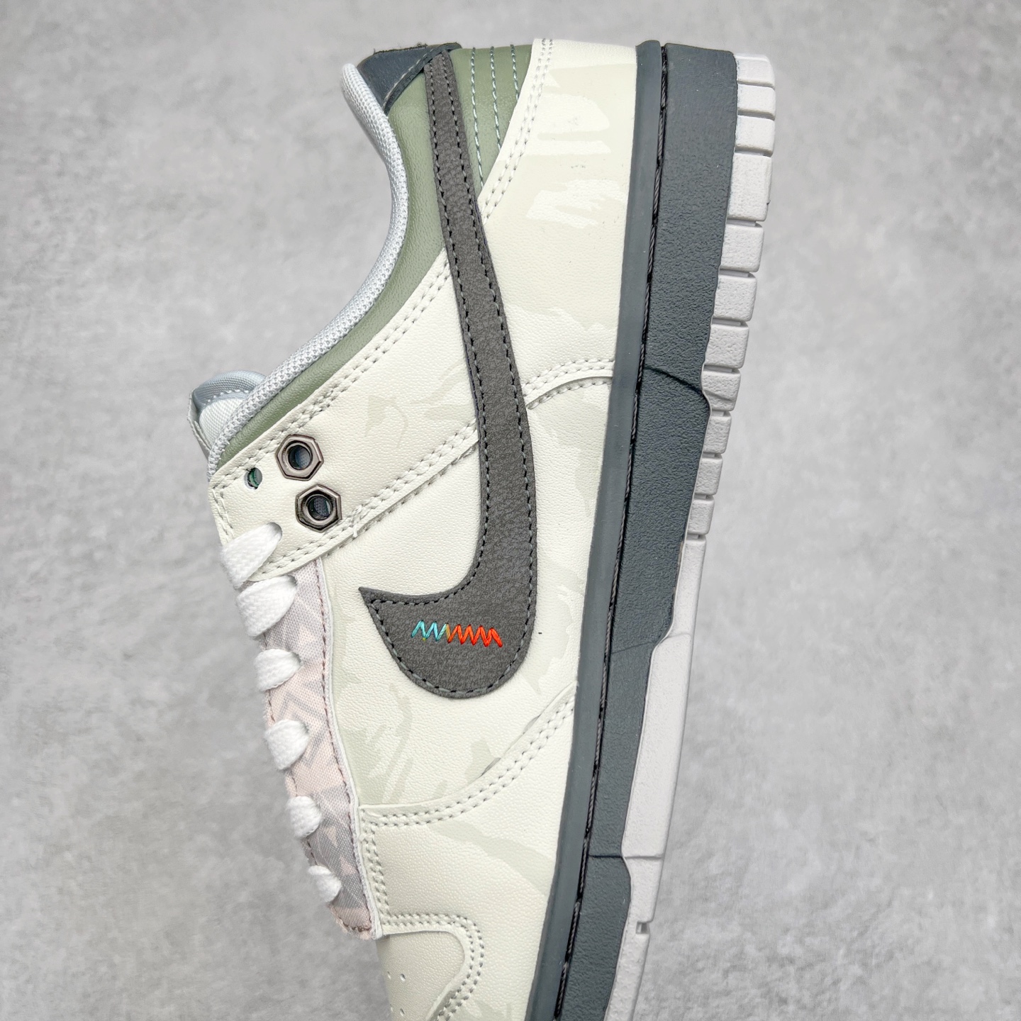 图片[7]-NK Dunk Low 定制配色 DD1391-103 大厂出品 极力推荐 原装头层材料 独家版型蒸餾加工帶來的是更好的视觉和脚感体验大厂纯原品质出货 清洁度 电绣工艺 皮料切割干净无任何毛边 细节完美 尺码：36 36.5 37.5 38 38.5 39 40 40.5 41 42 42.5 43 44 44.5 45-选品中心