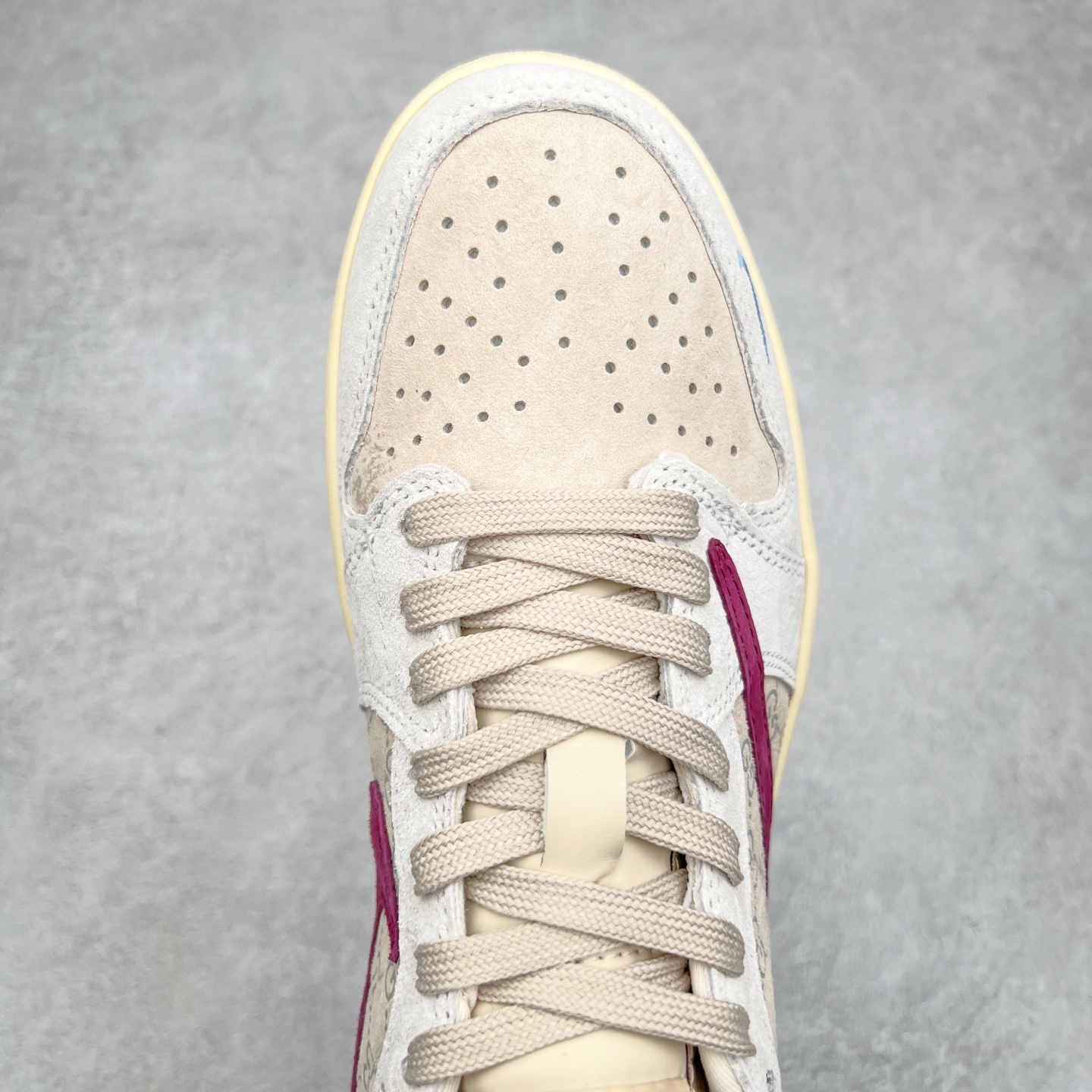 图片[4]-TS x Air Jordan AJ1 Low 倒钩低帮联名定制配色 CH6336-019 原厂内置气垫魔块 A模大底 头层小牛皮 鞋舌AJ原厂专用牛津布+AJ专用反口珍珠布+原厂无杂质高弹内里海棉+特殊封边弹力鞋带 尺码：36 36.5 37.5 38 38.5 39 40 40.5 41 42 42.5 43 44 44.5 45 46 47.5-选品中心