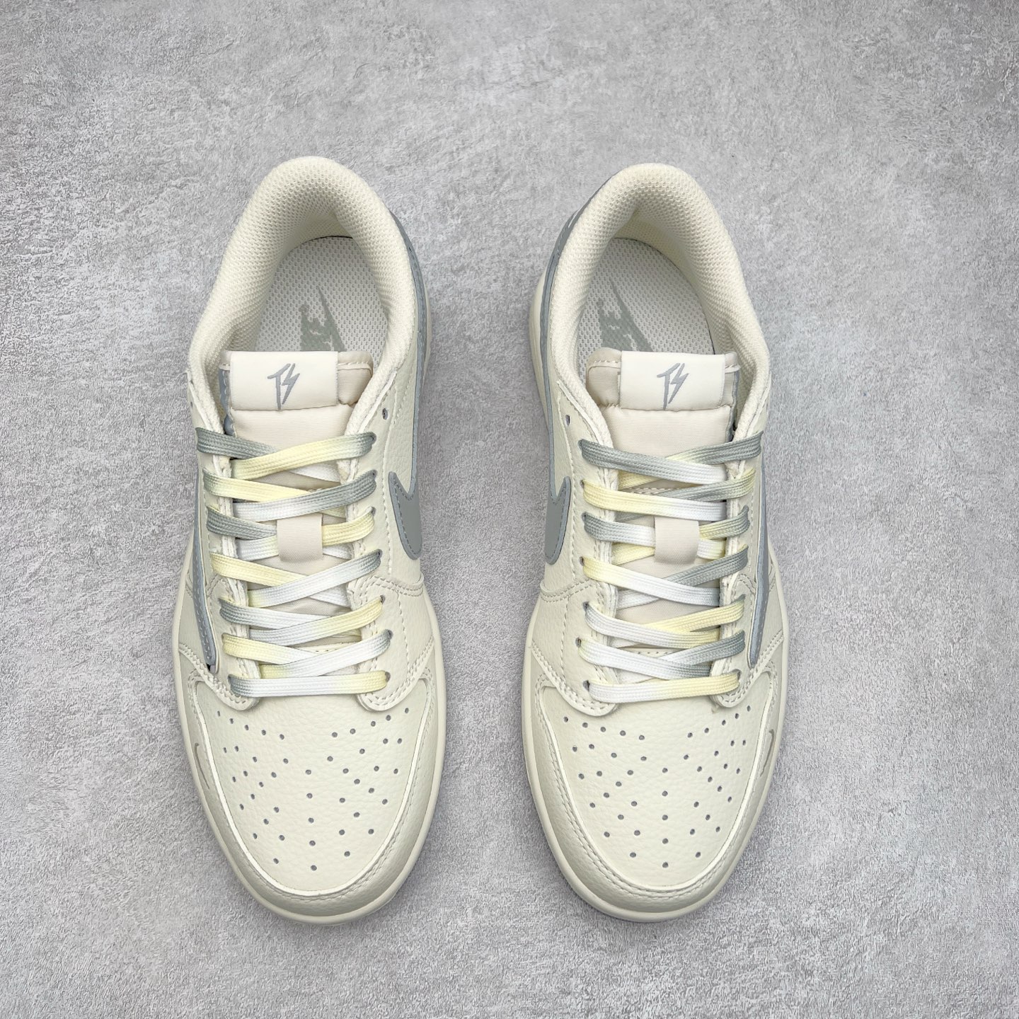 图片[2]-TS x Air Jordan AJ1 Low 倒钩低帮联名定制配色 DM7866-021 原厂内置气垫魔块 A模大底 头层小牛皮 鞋舌AJ原厂专用牛津布+AJ专用反口珍珠布+原厂无杂质高弹内里海棉+特殊封边弹力鞋带 尺码：36 36.5 37.5 38 38.5 39 40 40.5 41 42 42.5 43 44 44.5 45 46 47.5-选品中心