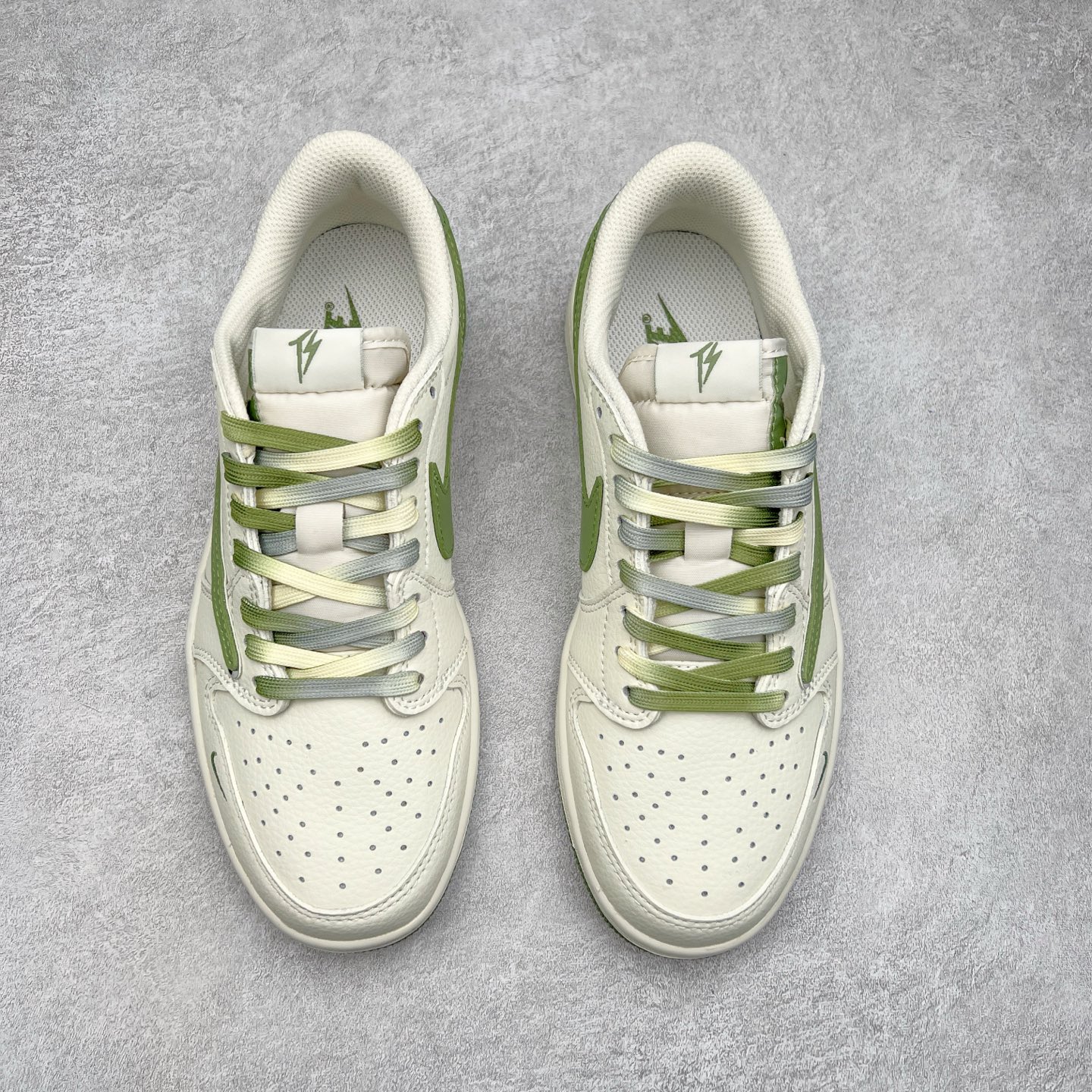 图片[2]-TS x Air Jordan AJ1 Low 倒钩低帮联名定制配色 DM7866-019 原厂内置气垫魔块 A模大底 头层小牛皮 鞋舌AJ原厂专用牛津布+AJ专用反口珍珠布+原厂无杂质高弹内里海棉+特殊封边弹力鞋带 尺码：36 36.5 37.5 38 38.5 39 40 40.5 41 42 42.5 43 44 44.5 45 46 47.5-选品中心