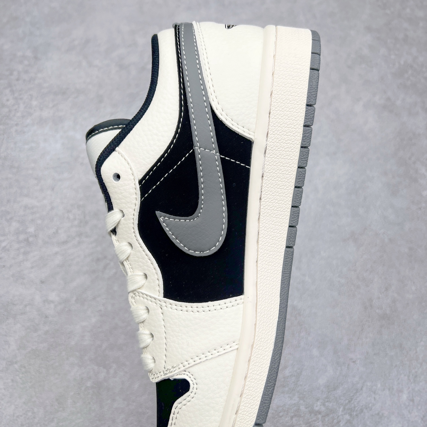 图片[7]-Air Jordan AJ1 Low 低帮定制 XX3318-509 原厂内置气垫魔块 A模大底 头层小牛皮 鞋舌AJ原厂专用牛津布+AJ专用反口珍珠布+原厂无杂质高弹内里海棉+特殊封边弹力鞋带 尺码：36 36.5 37.5 38 38.5 39 40 40.5 41 42 42.5 43 44 44.5 45 46 47.5-选品中心