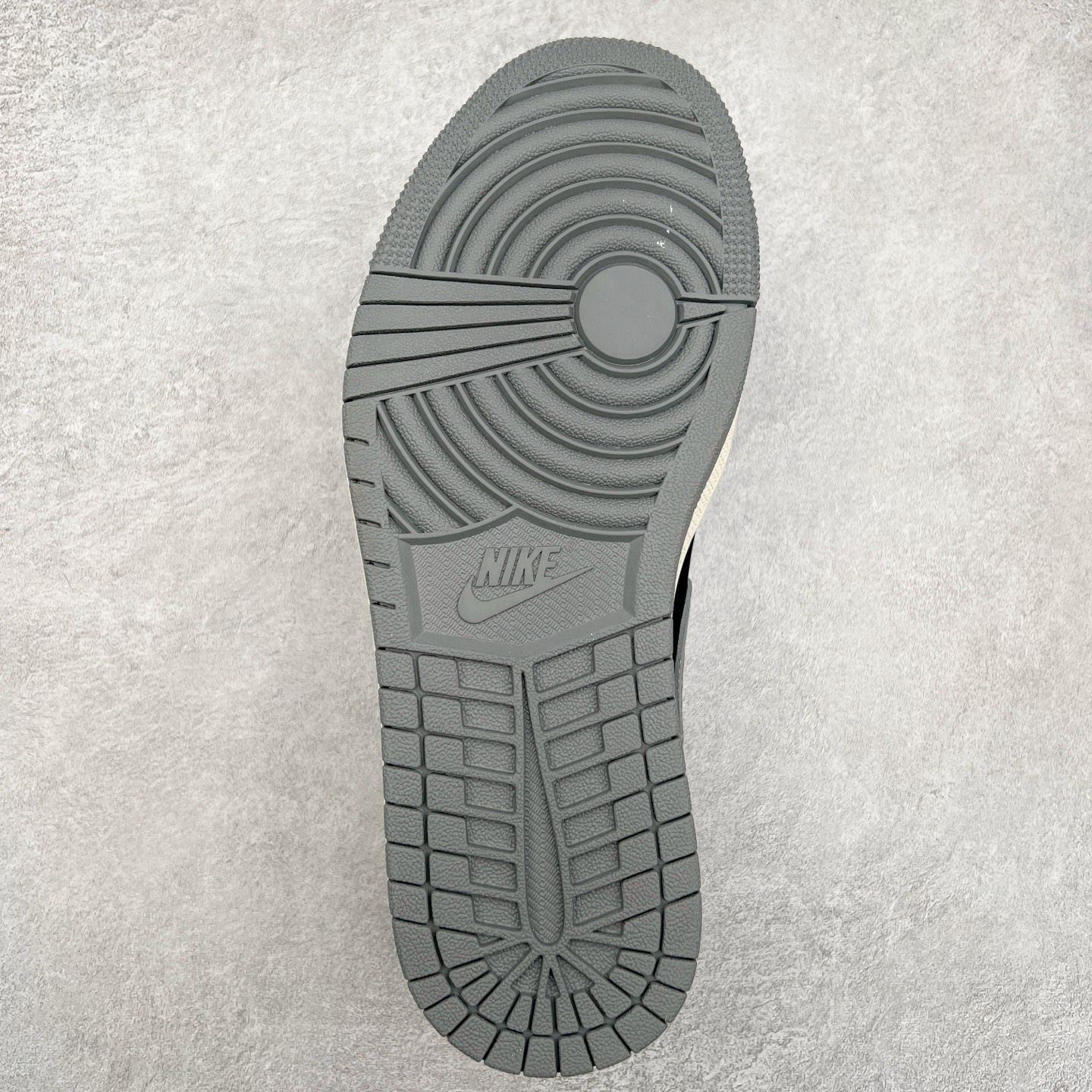 图片[9]-Air Jordan AJ1 Low 低帮定制 XX3318-509 原厂内置气垫魔块 A模大底 头层小牛皮 鞋舌AJ原厂专用牛津布+AJ专用反口珍珠布+原厂无杂质高弹内里海棉+特殊封边弹力鞋带 尺码：36 36.5 37.5 38 38.5 39 40 40.5 41 42 42.5 43 44 44.5 45 46 47.5-选品中心