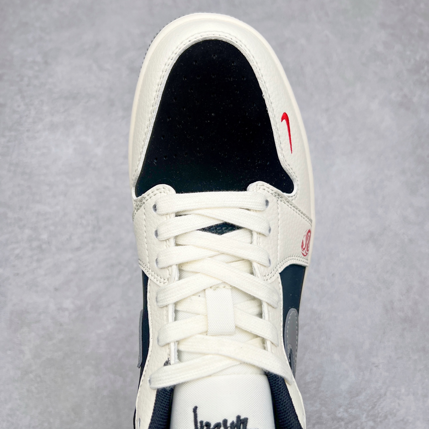 图片[4]-Air Jordan AJ1 Low 低帮定制 XX3318-509 原厂内置气垫魔块 A模大底 头层小牛皮 鞋舌AJ原厂专用牛津布+AJ专用反口珍珠布+原厂无杂质高弹内里海棉+特殊封边弹力鞋带 尺码：36 36.5 37.5 38 38.5 39 40 40.5 41 42 42.5 43 44 44.5 45 46 47.5-选品中心