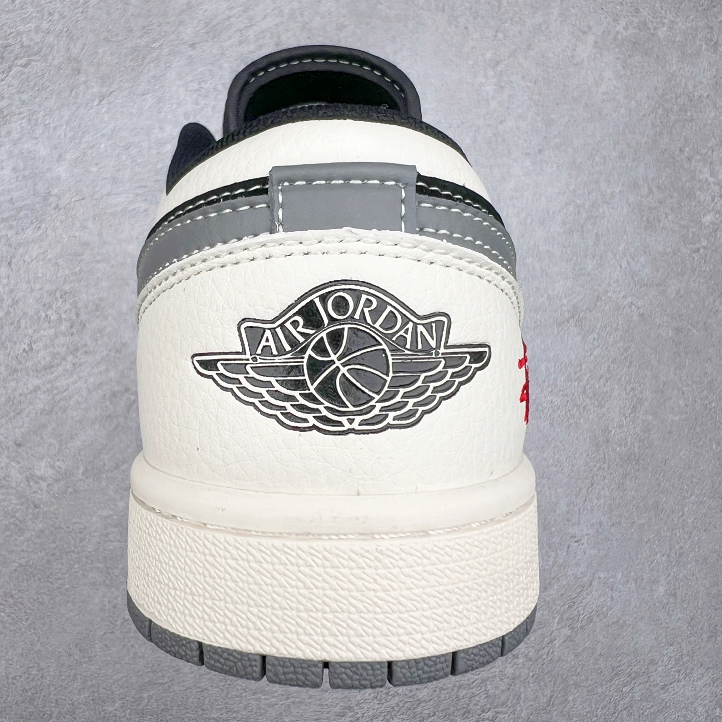 图片[8]-Air Jordan AJ1 Low 低帮定制 XX3318-509 原厂内置气垫魔块 A模大底 头层小牛皮 鞋舌AJ原厂专用牛津布+AJ专用反口珍珠布+原厂无杂质高弹内里海棉+特殊封边弹力鞋带 尺码：36 36.5 37.5 38 38.5 39 40 40.5 41 42 42.5 43 44 44.5 45 46 47.5-选品中心