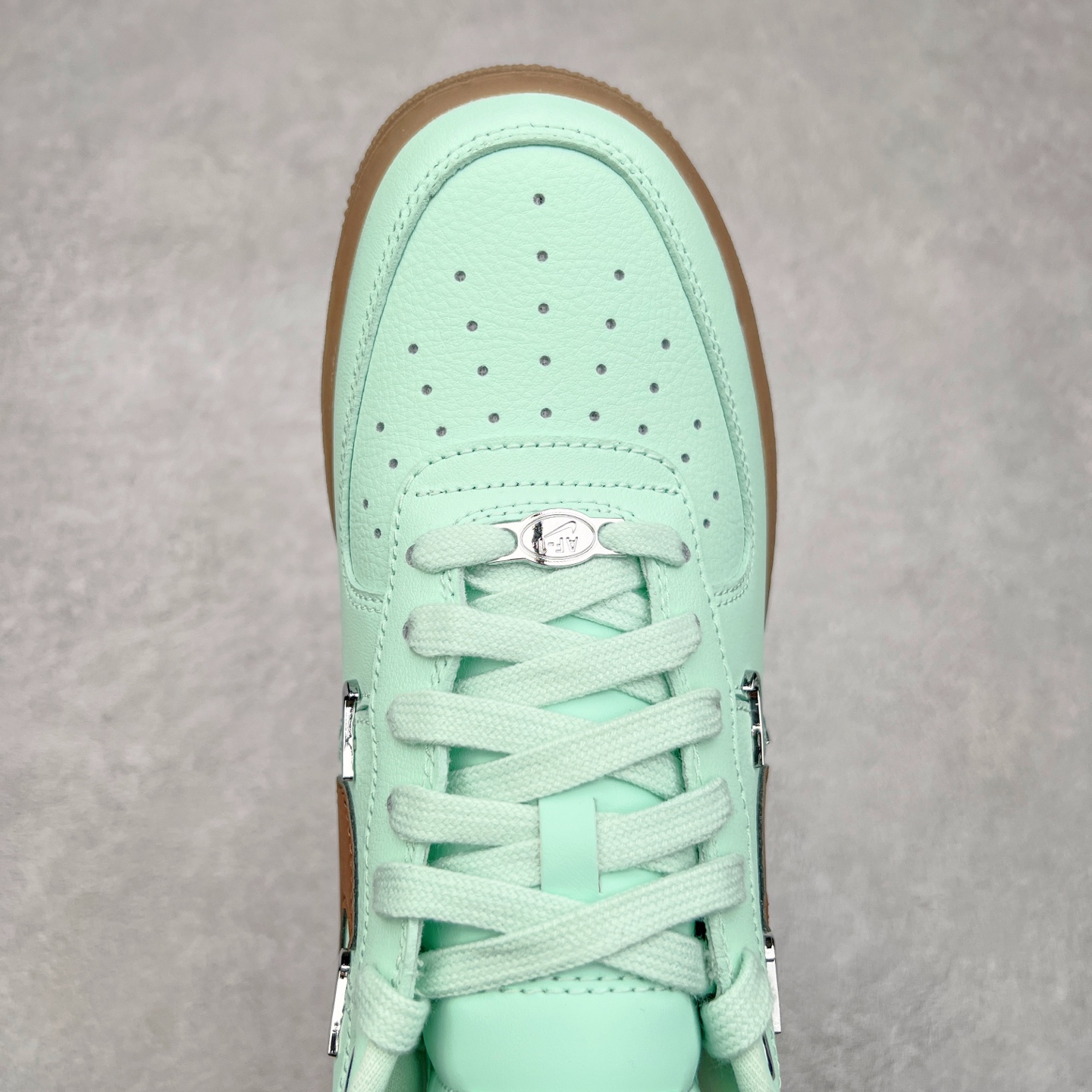 图片[4]-NK Air Force 1´07 Low 空军一号低帮百搭休闲运动板鞋 IB8894-329 柔软、弹性十足的缓震性能和出色的中底设计 横跨复古与现代的外型结合 造就出风靡全球 三十多年的Force 1 直到今天还深受青睐 尺码：36 36.5 37.5 38 38.5 39 40 40.5 41 42 42.5 43 44 44.5 45-选品中心