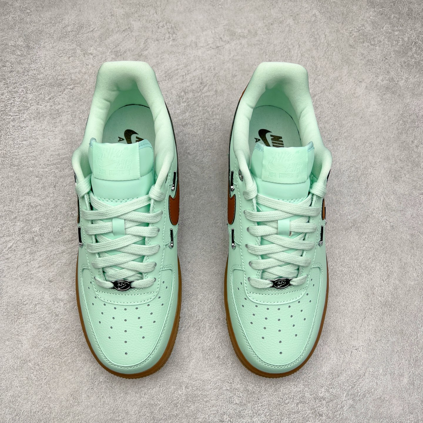 图片[2]-NK Air Force 1´07 Low 空军一号低帮百搭休闲运动板鞋 IB8894-329 柔软、弹性十足的缓震性能和出色的中底设计 横跨复古与现代的外型结合 造就出风靡全球 三十多年的Force 1 直到今天还深受青睐 尺码：36 36.5 37.5 38 38.5 39 40 40.5 41 42 42.5 43 44 44.5 45-选品中心