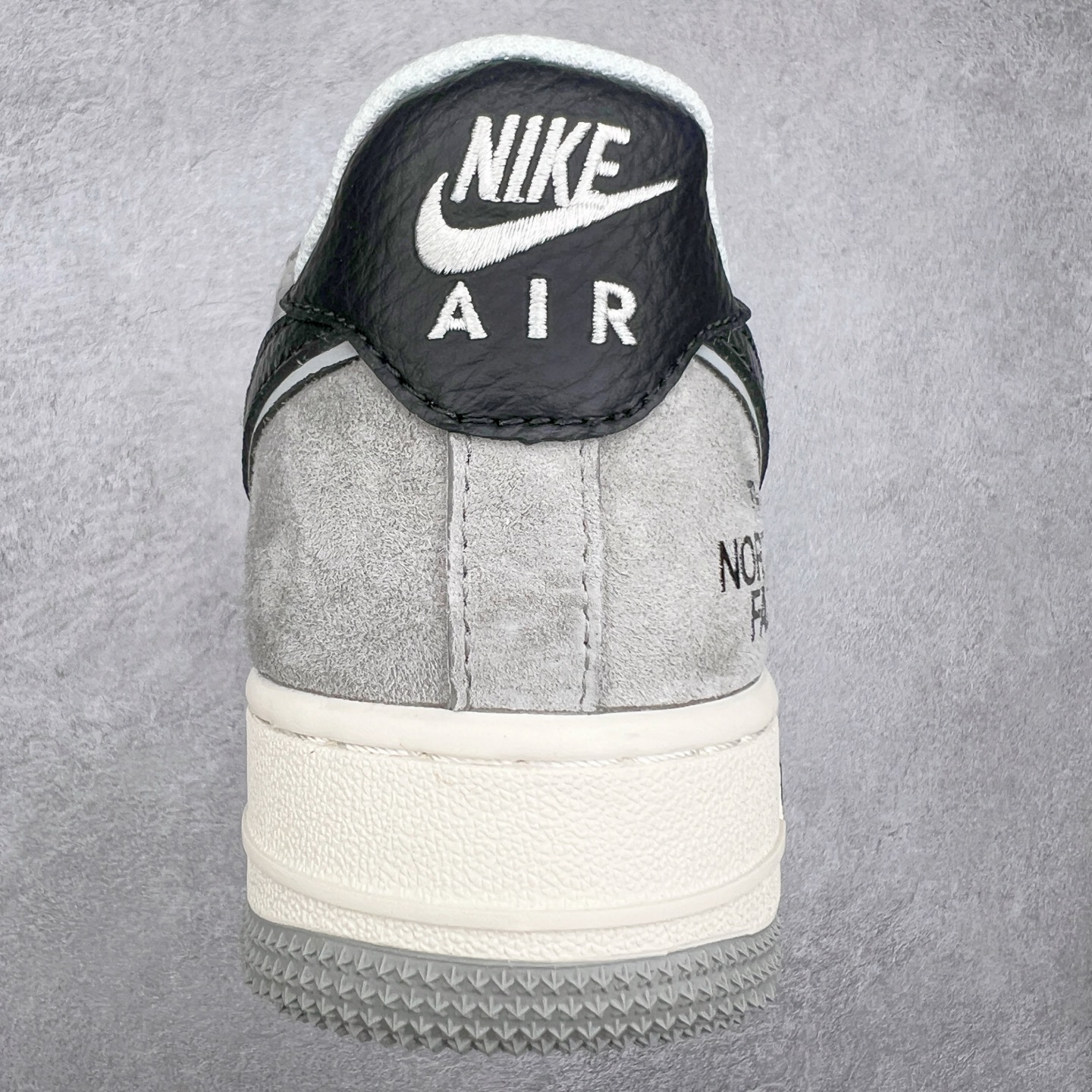 图片[8]-NK Air Force 1´07 Low 空军一号低帮百搭休闲运动板鞋 XZ6188-763 柔软、弹性十足的缓震性能和出色的中底设计 横跨复古与现代的外型结合 造就出风靡全球 三十多年的Force 1 直到今天还深受青睐 尺码：36 36.5 37.5 38 38.5 39 40 40.5 41 42 42.5 43 44 44.5 45-选品中心