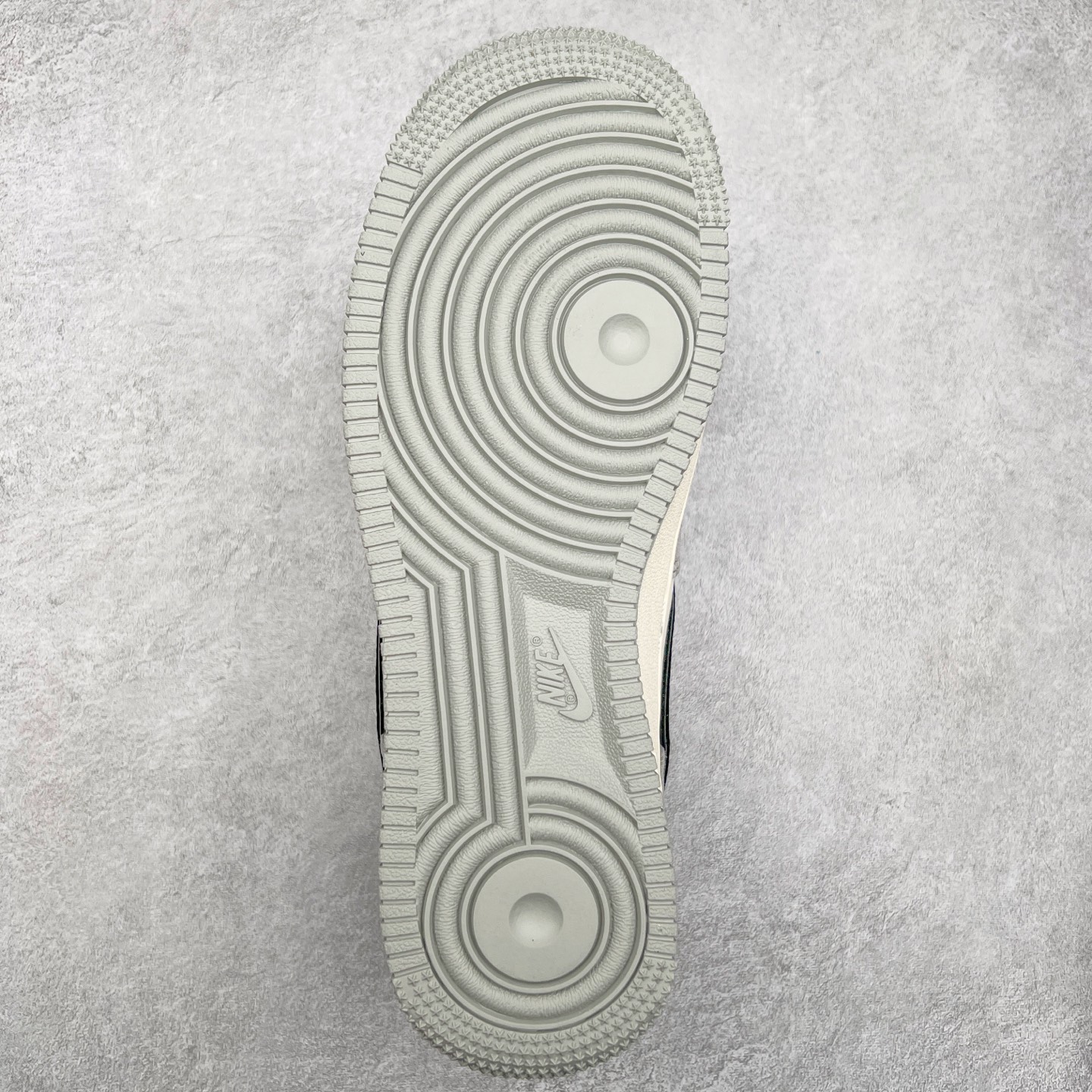 图片[9]-NK Air Force 1´07 Low 空军一号低帮百搭休闲运动板鞋 XZ6188-763 柔软、弹性十足的缓震性能和出色的中底设计 横跨复古与现代的外型结合 造就出风靡全球 三十多年的Force 1 直到今天还深受青睐 尺码：36 36.5 37.5 38 38.5 39 40 40.5 41 42 42.5 43 44 44.5 45-选品中心