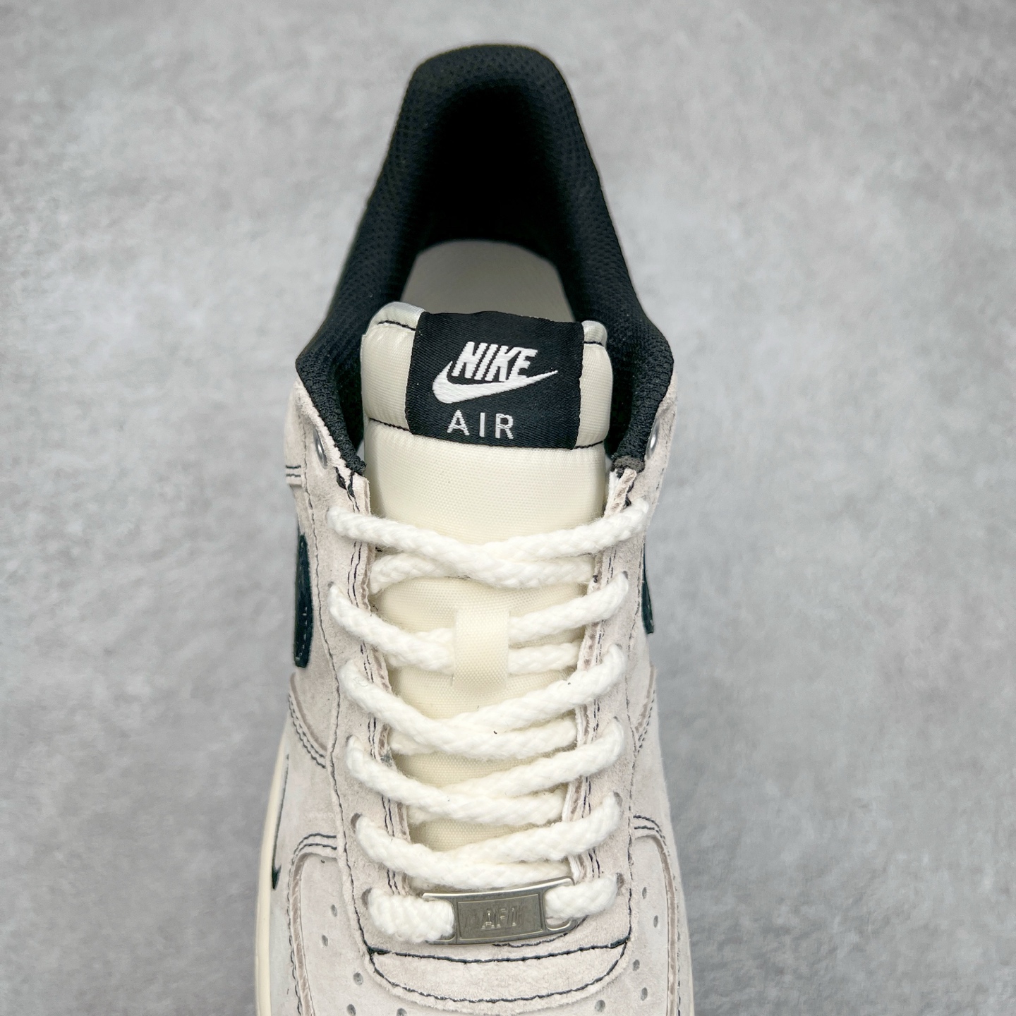 图片[5]-NK Air Force 1´07 Low 空军一号低帮百搭休闲运动板鞋 SJ6689-021 柔软、弹性十足的缓震性能和出色的中底设计 横跨复古与现代的外型结合 造就出风靡全球 三十多年的Force 1 直到今天还深受青睐 尺码：36 36.5 37.5 38 38.5 39 40 40.5 41 42 42.5 43 44 44.5 45-选品中心