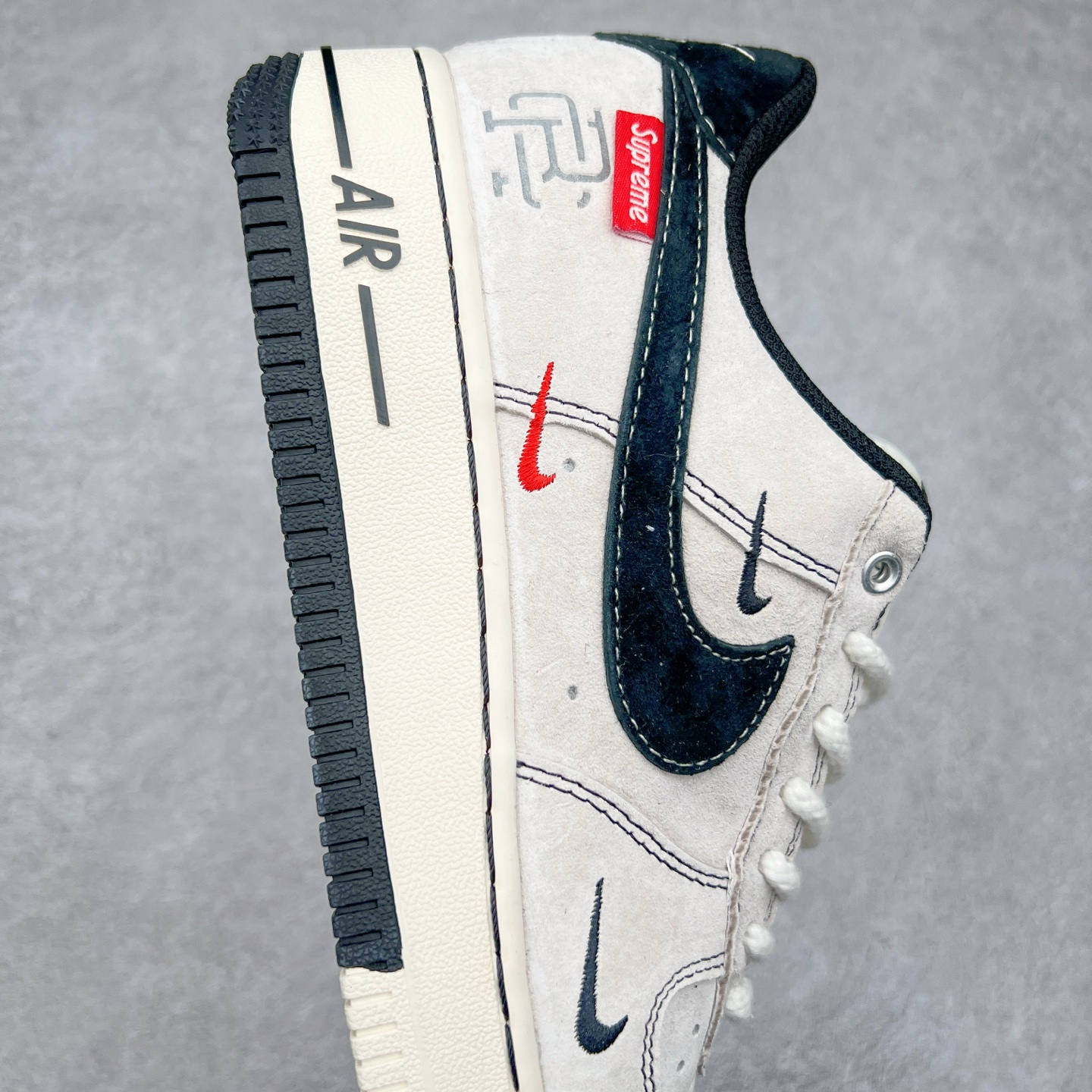 图片[6]-NK Air Force 1´07 Low 空军一号低帮百搭休闲运动板鞋 SJ6689-021 柔软、弹性十足的缓震性能和出色的中底设计 横跨复古与现代的外型结合 造就出风靡全球 三十多年的Force 1 直到今天还深受青睐 尺码：36 36.5 37.5 38 38.5 39 40 40.5 41 42 42.5 43 44 44.5 45-选品中心