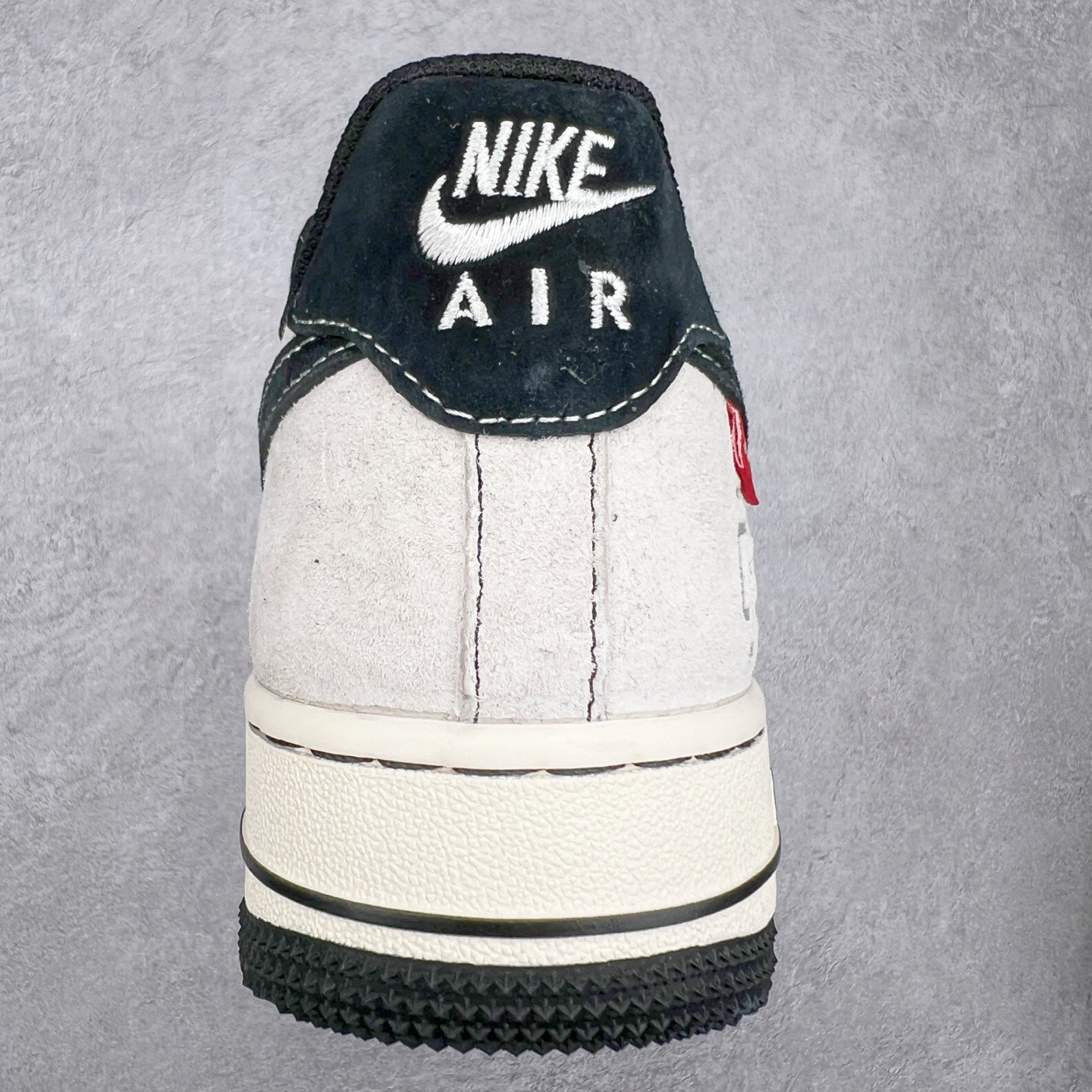 图片[8]-NK Air Force 1´07 Low 空军一号低帮百搭休闲运动板鞋 SJ6689-021 柔软、弹性十足的缓震性能和出色的中底设计 横跨复古与现代的外型结合 造就出风靡全球 三十多年的Force 1 直到今天还深受青睐 尺码：36 36.5 37.5 38 38.5 39 40 40.5 41 42 42.5 43 44 44.5 45-选品中心